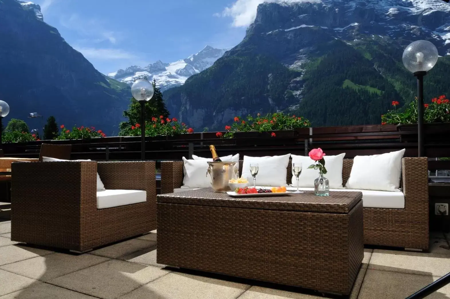 Balcony/Terrace, Mountain View in Hotel Kreuz&Post**** Grindelwald