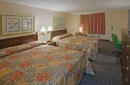 Bed in Americas Best Value Inn Laredo