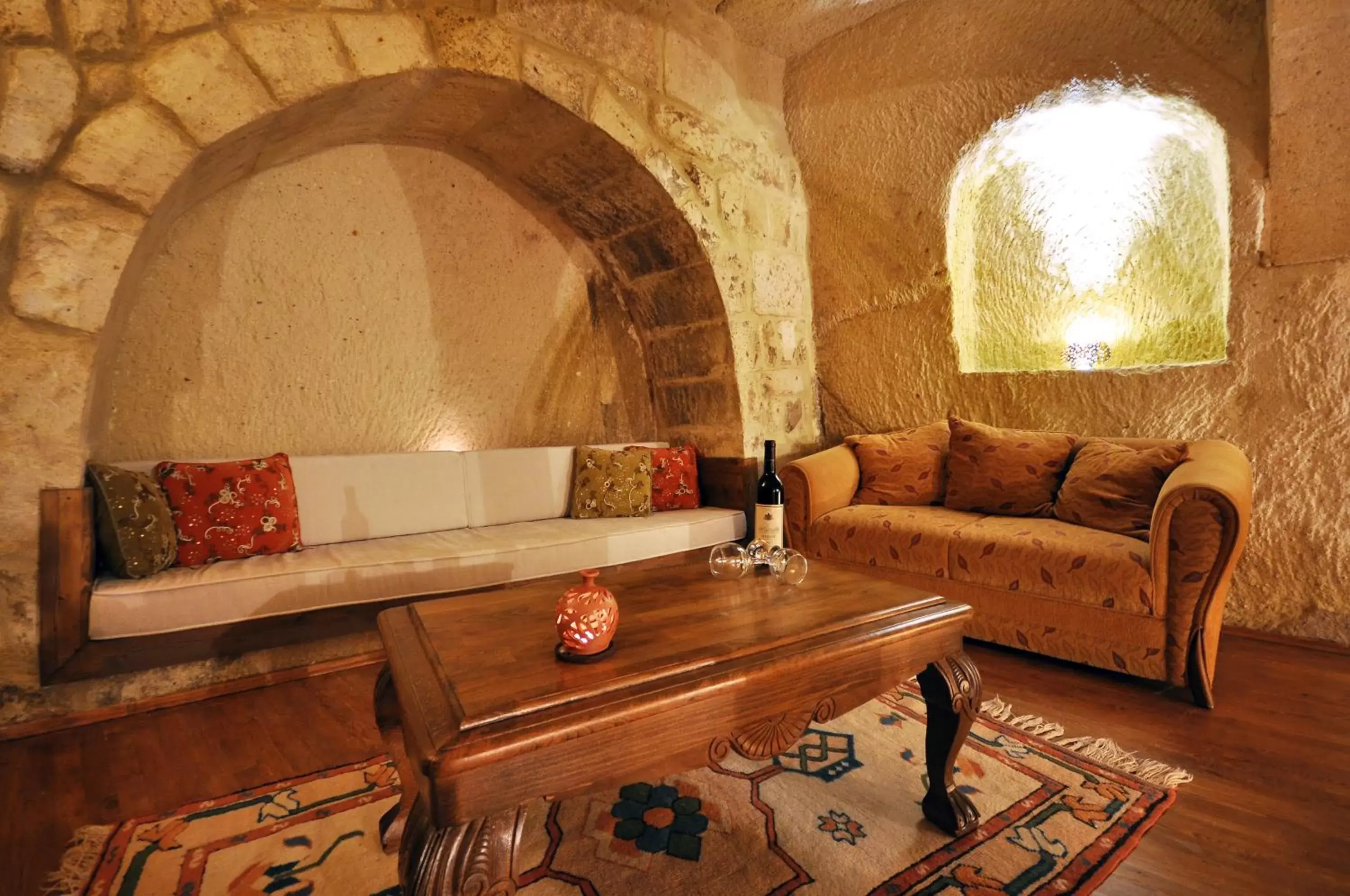 Photo of the whole room, Seating Area in Has Cave Konak