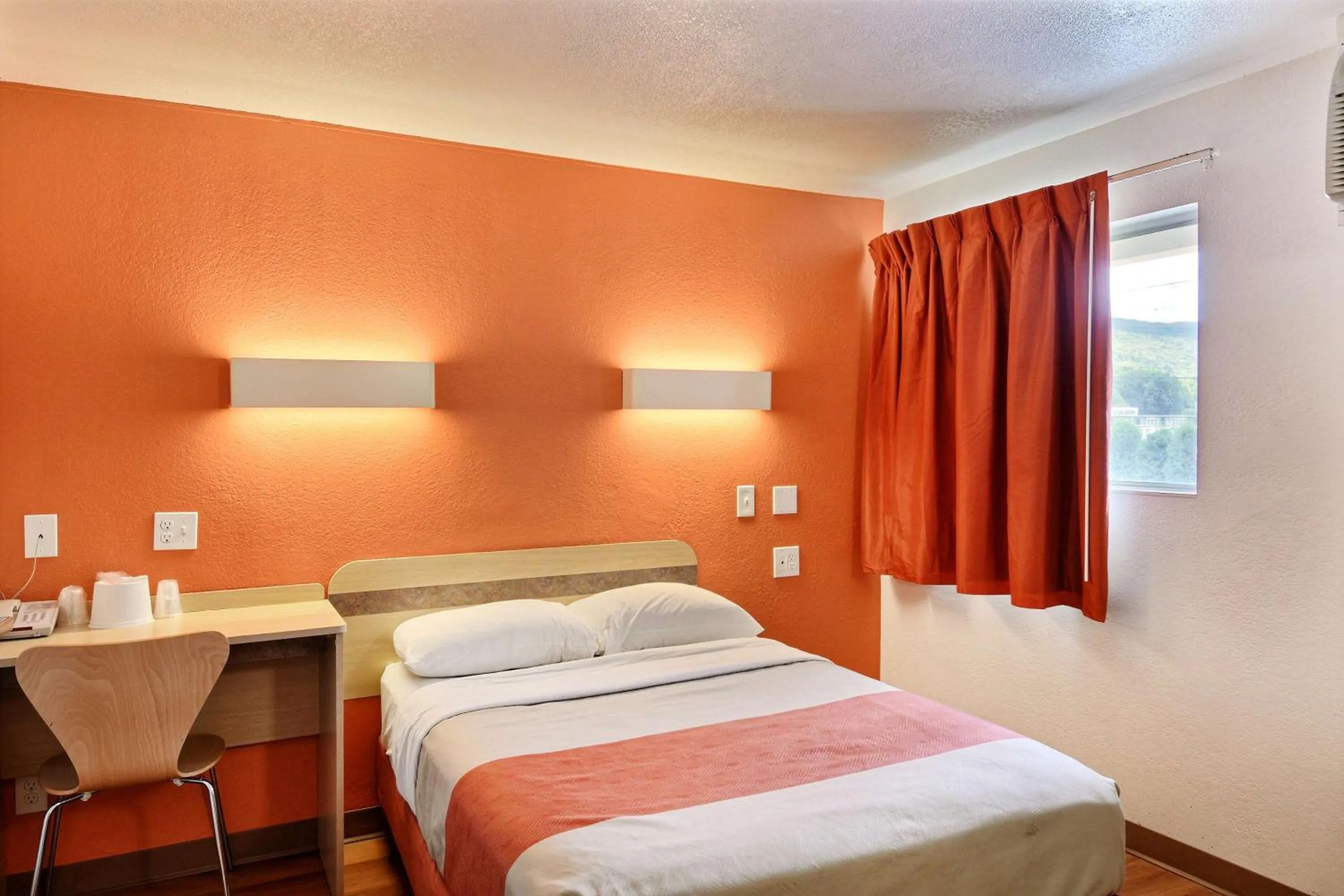 Photo of the whole room, Bed in Travelodge by Wyndham Brattleboro VT