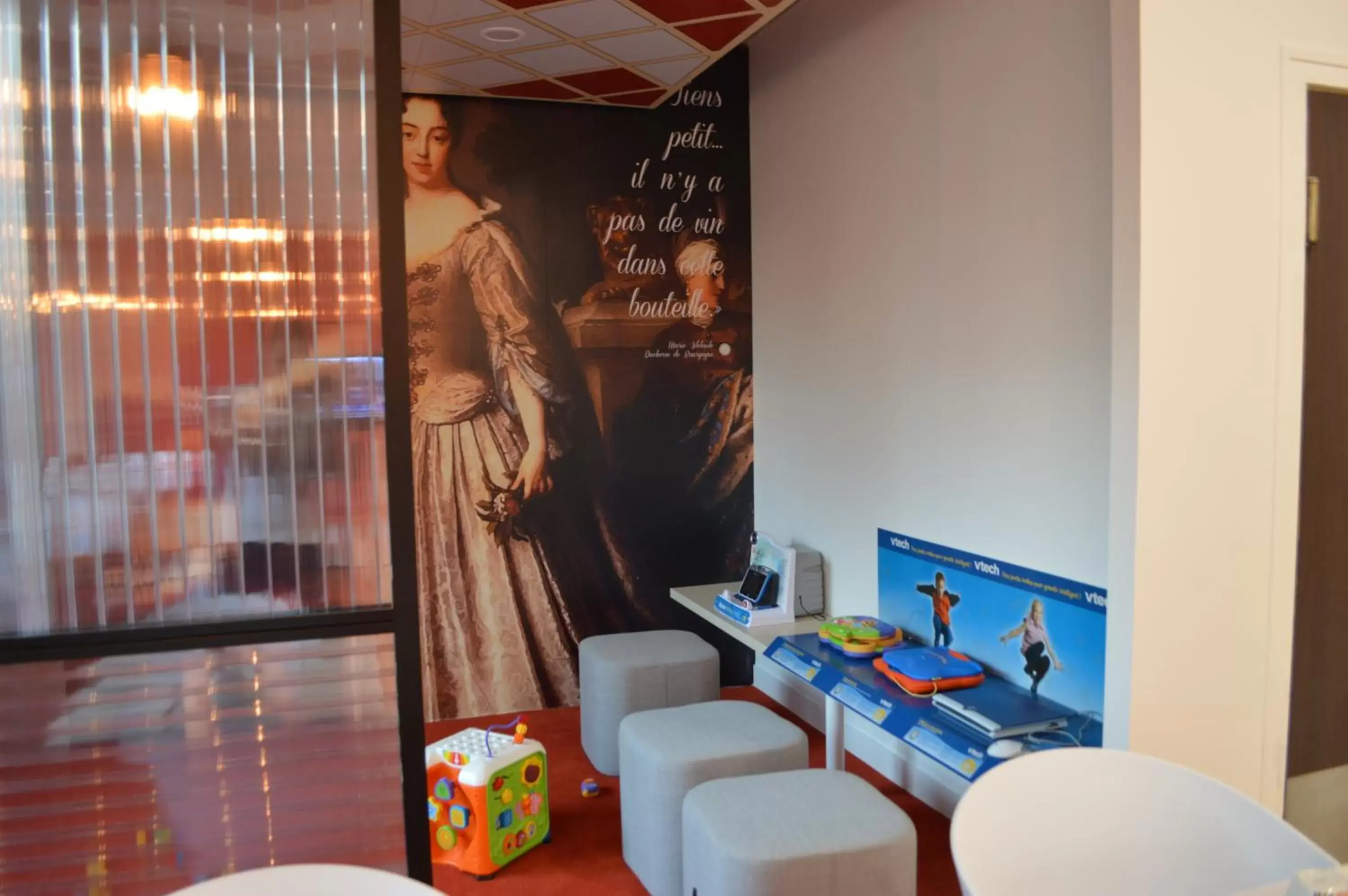 Lounge or bar, Lobby/Reception in Hôtel ibis Styles Auxerre Nord