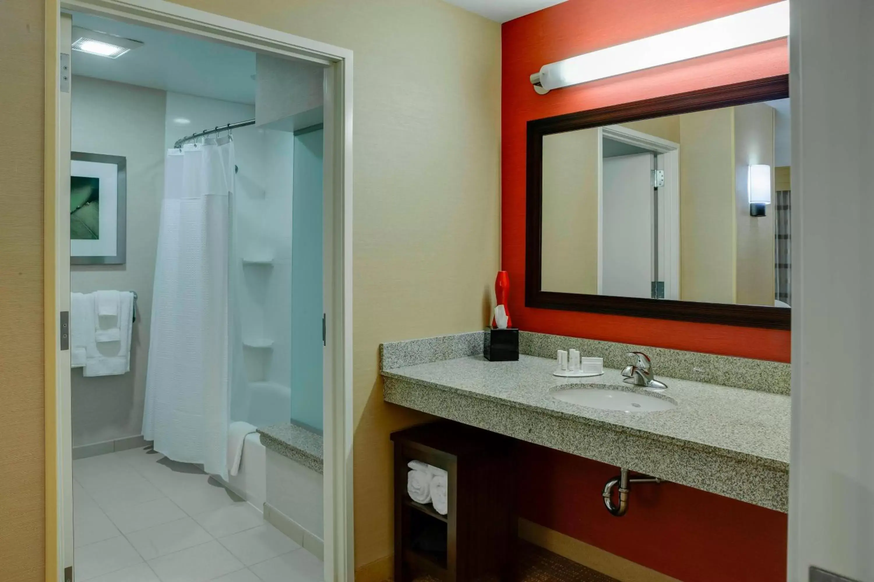 Bathroom in Courtyard by Marriott Indianapolis Noblesville