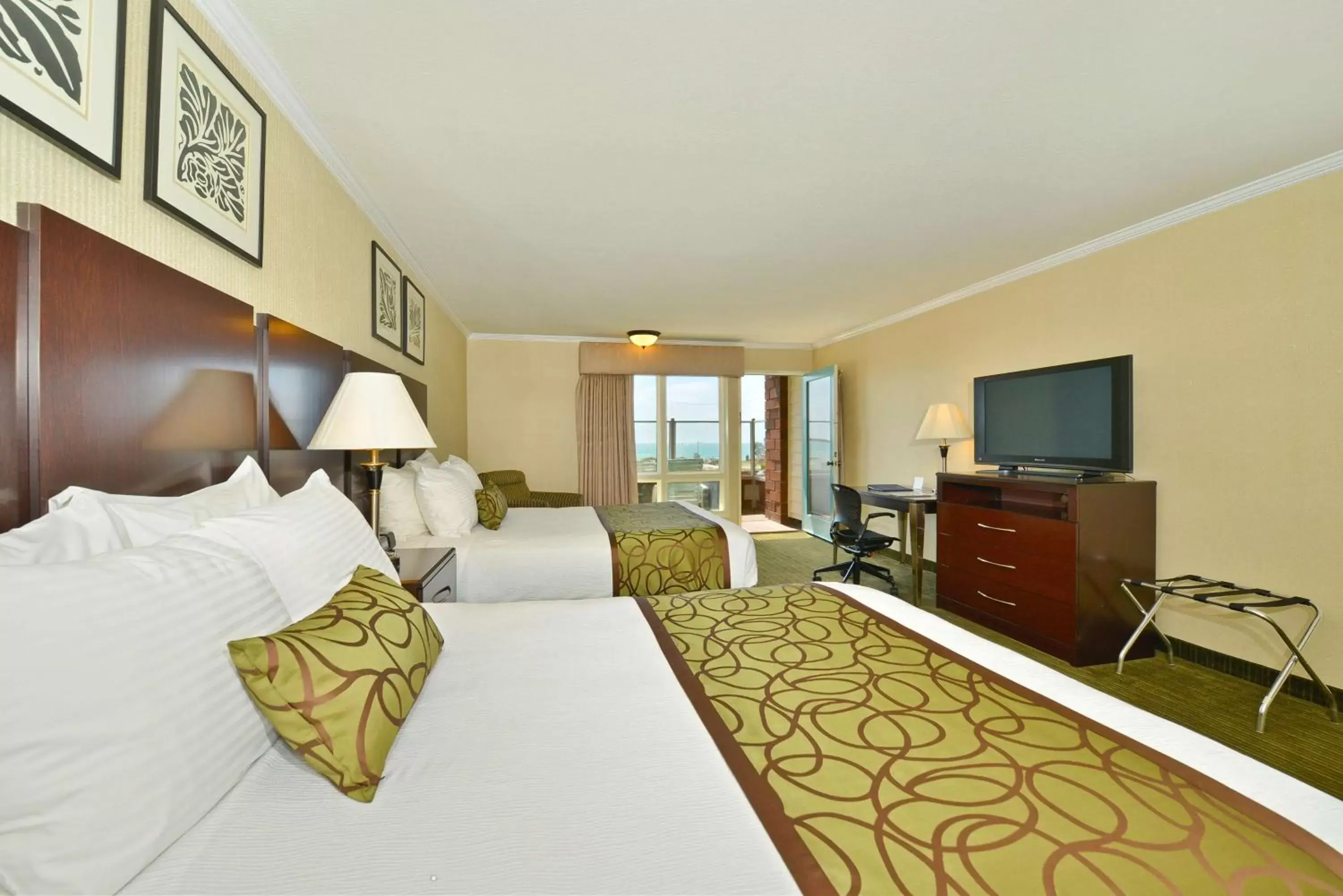 Queen Room with Two Queen Beds - Disability Access/Bath Tub in Best Western Plus Dana Point Inn-by-the-Sea Queen Room with Two Queen Beds - Disability Access/Bath Tub in Best Western Plus Dana Point Inn-by-the-Sea