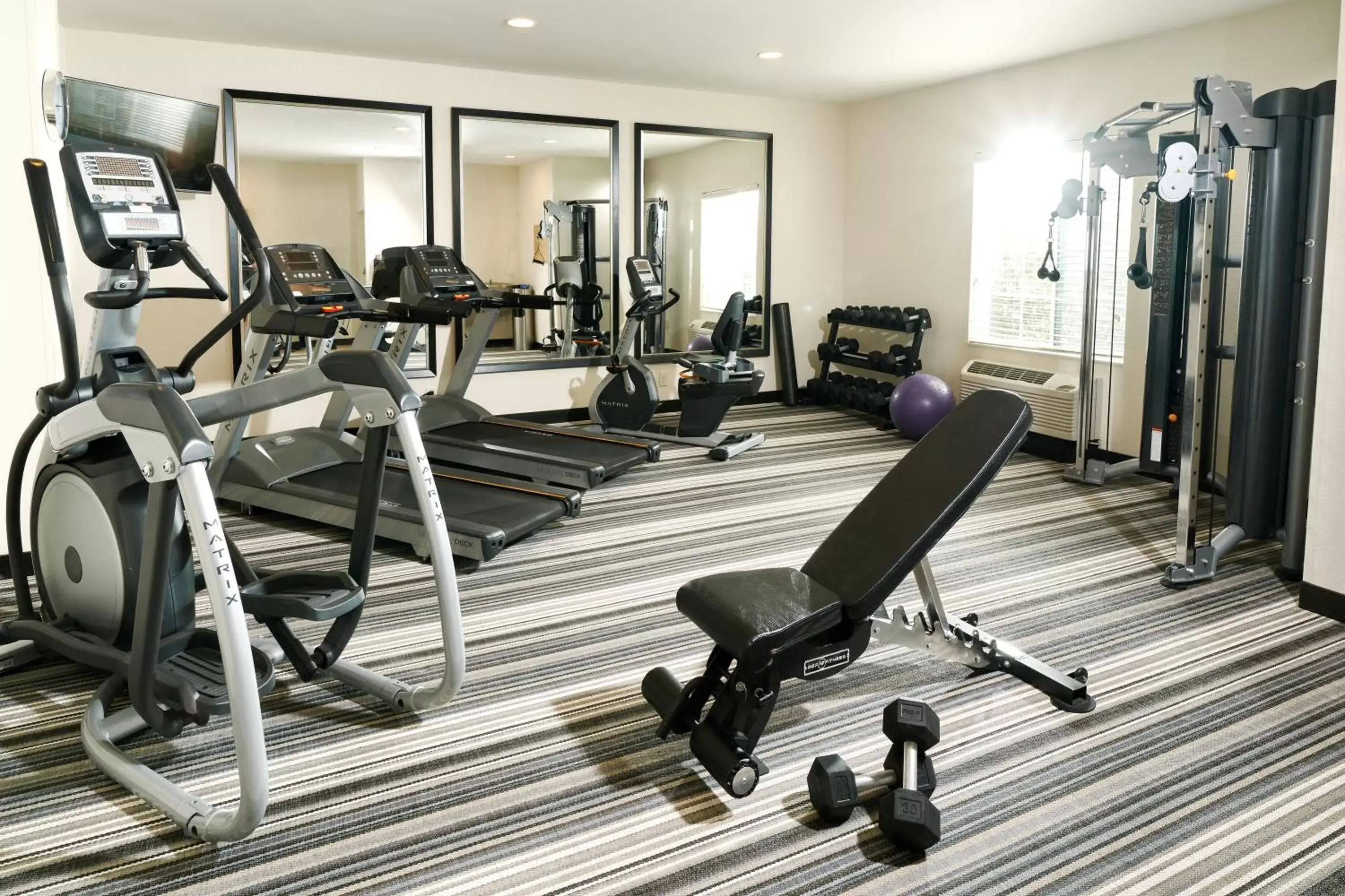 Spa and wellness centre/facilities, Fitness Center/Facilities in Candlewood Suites Columbus-Northeast, an IHG Hotel