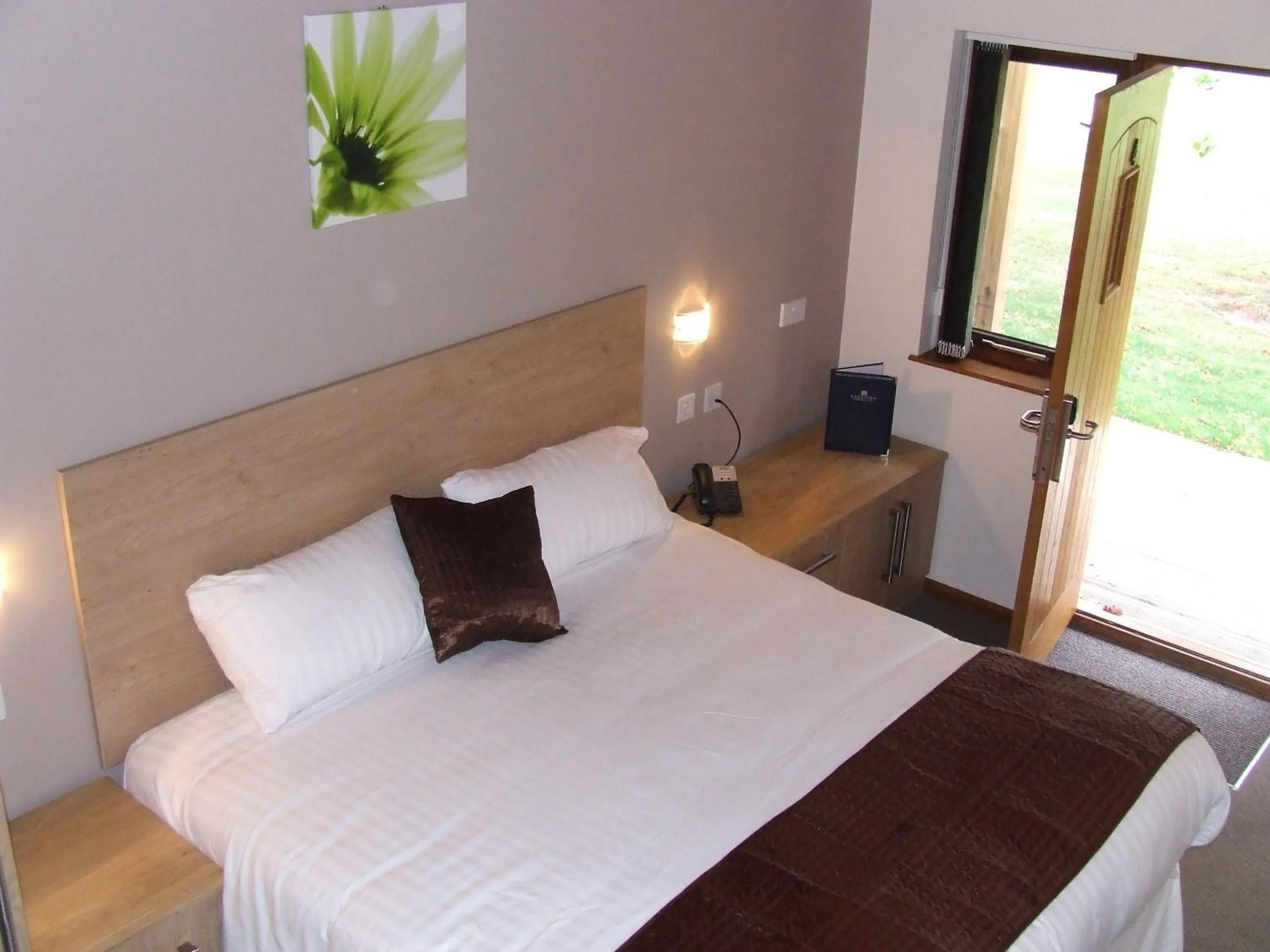 Bed in Calderfields Golf & Country Club