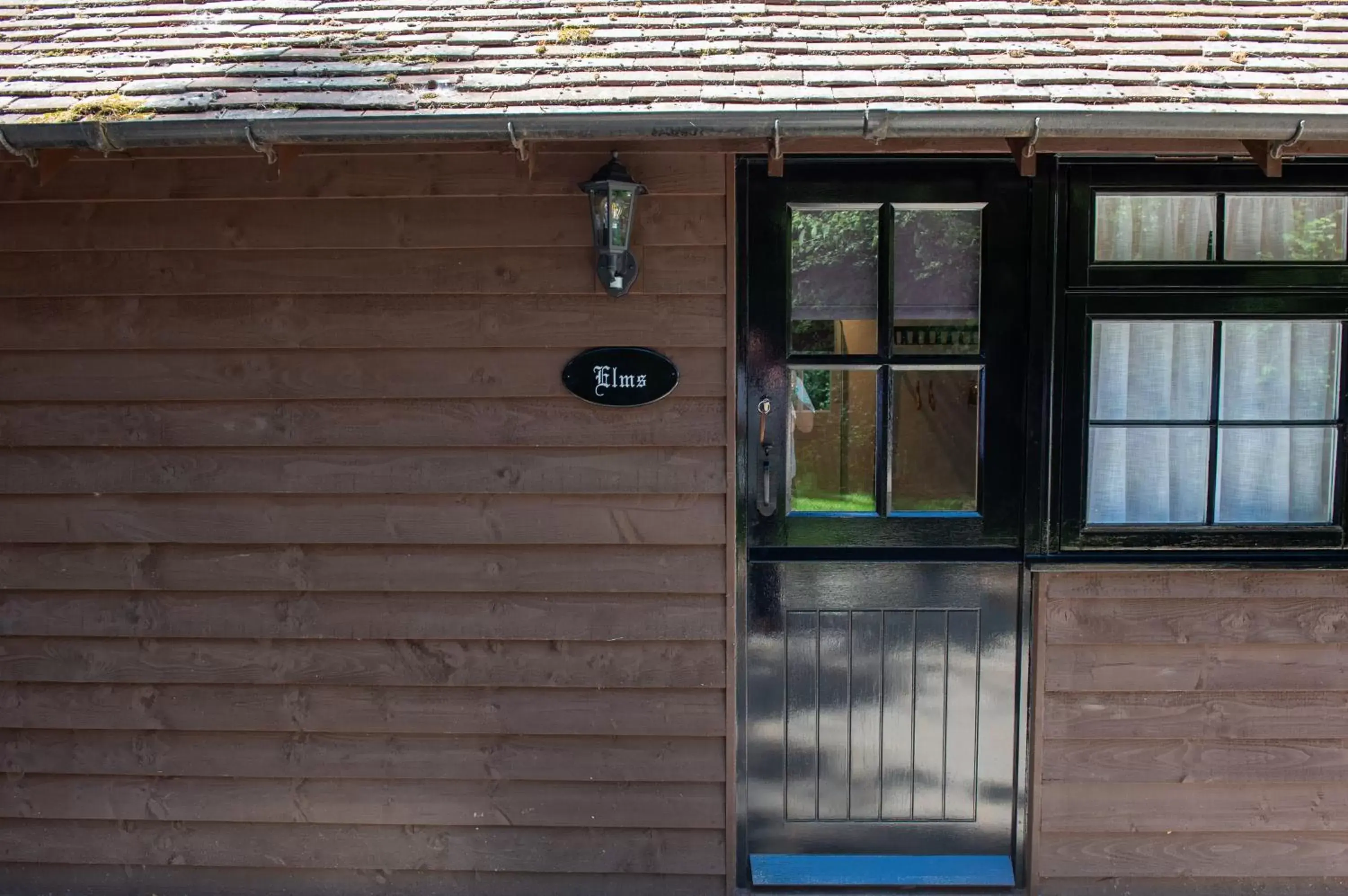 Facade/entrance in The Withies Inn