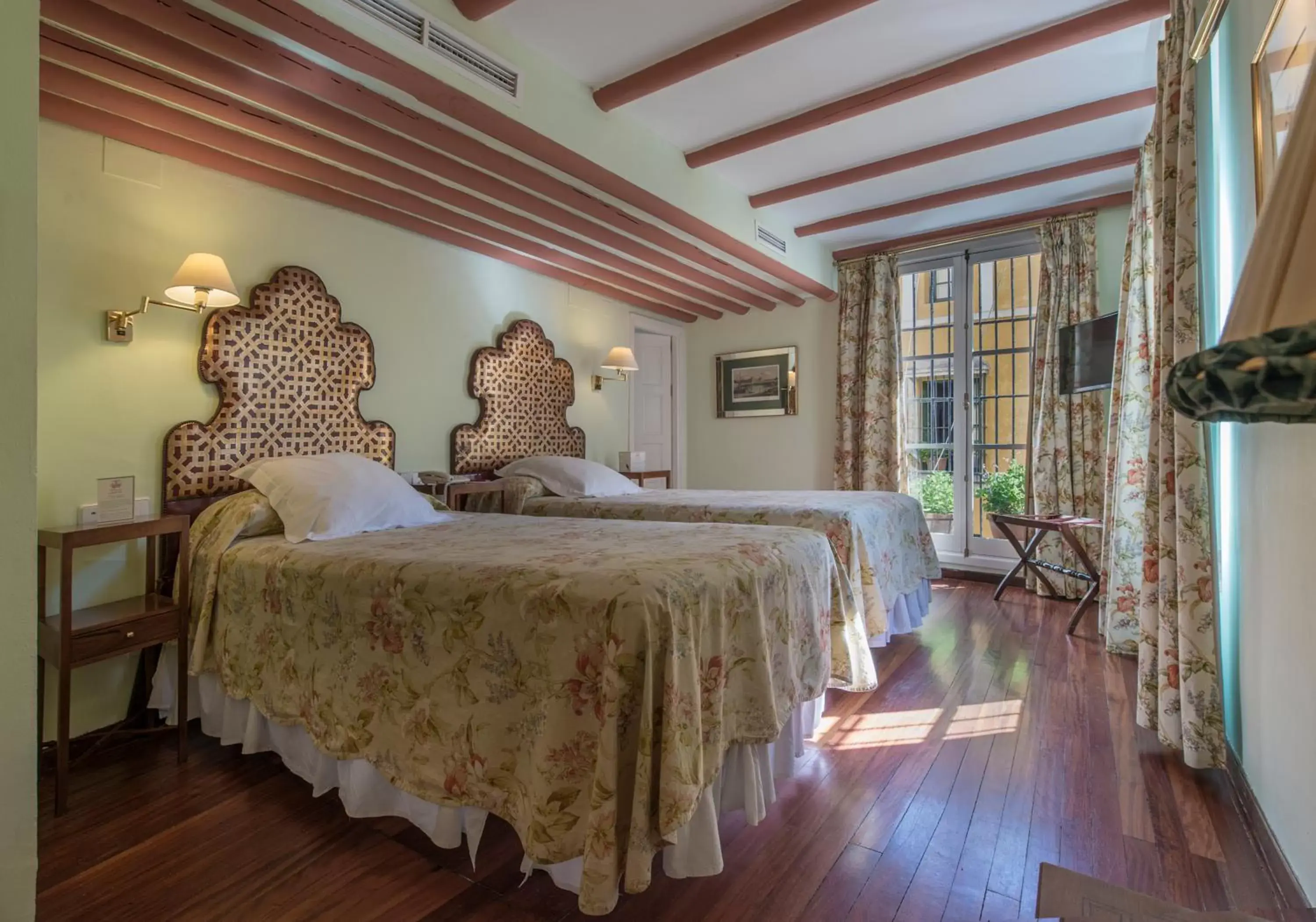 Bedroom, Bed in Hotel Las Casas de la Judería