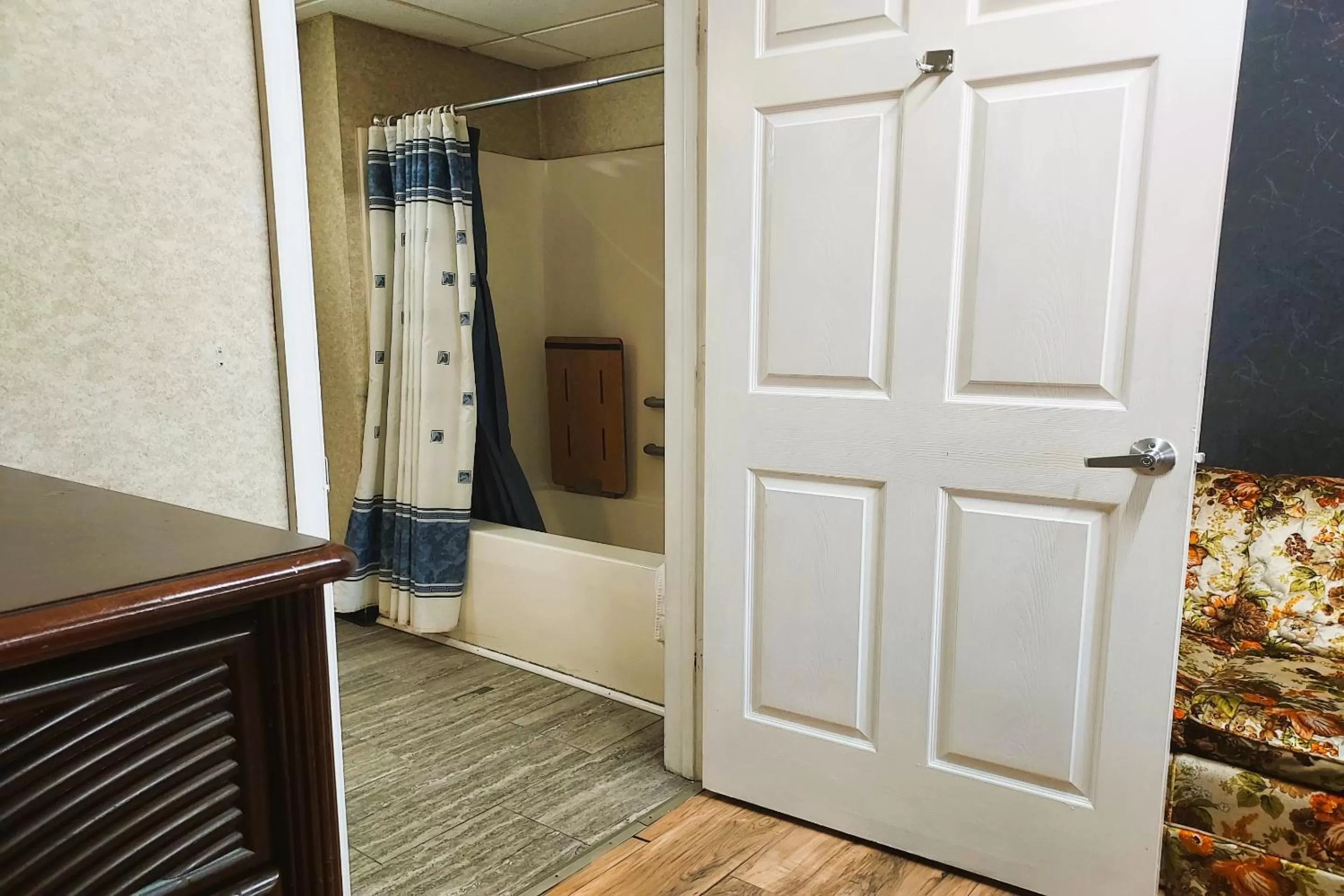 Bathroom in Studio Inn and Suites