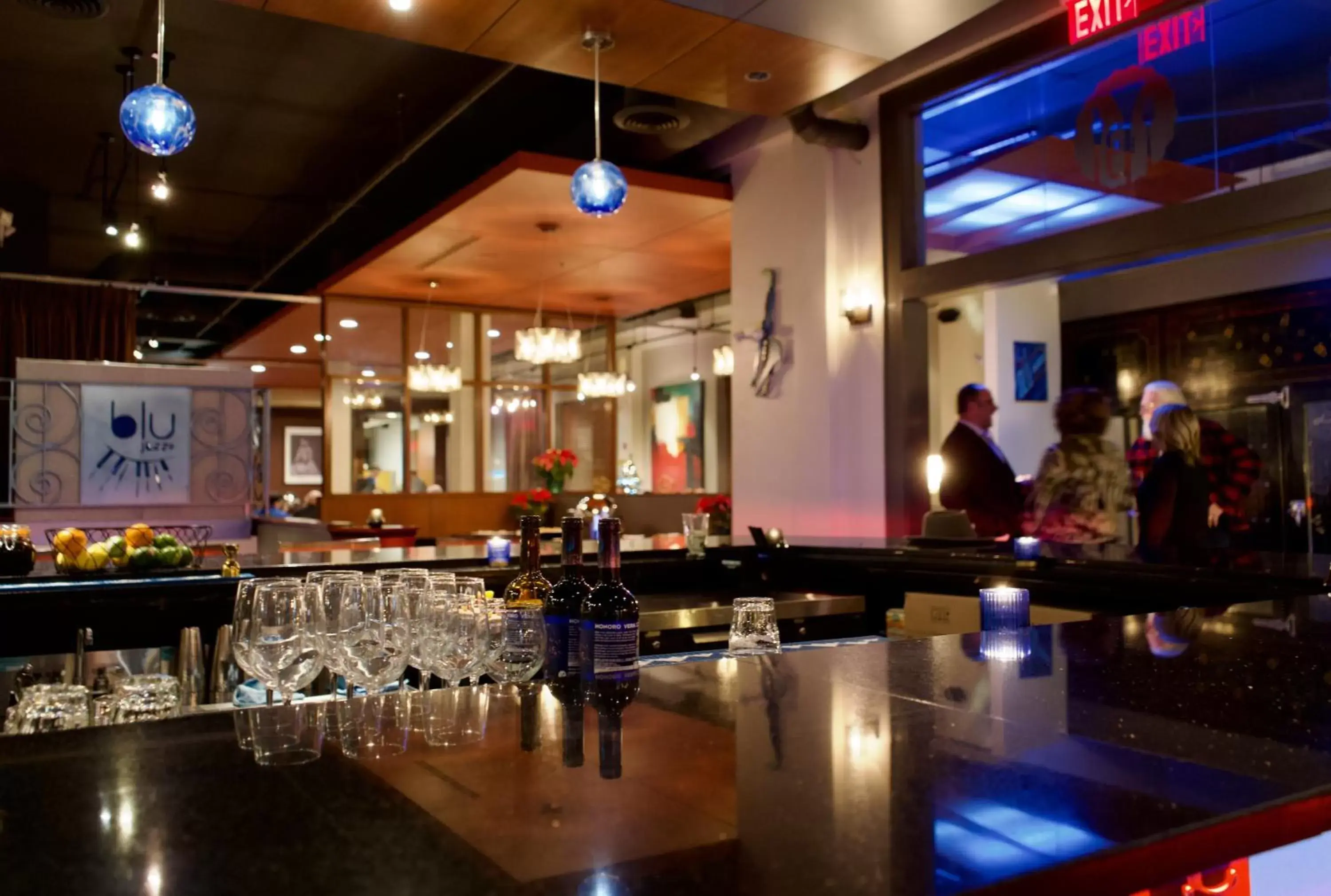 Lounge or bar in BLU-Tique, Akron, a Tribute Portfolio Hotel