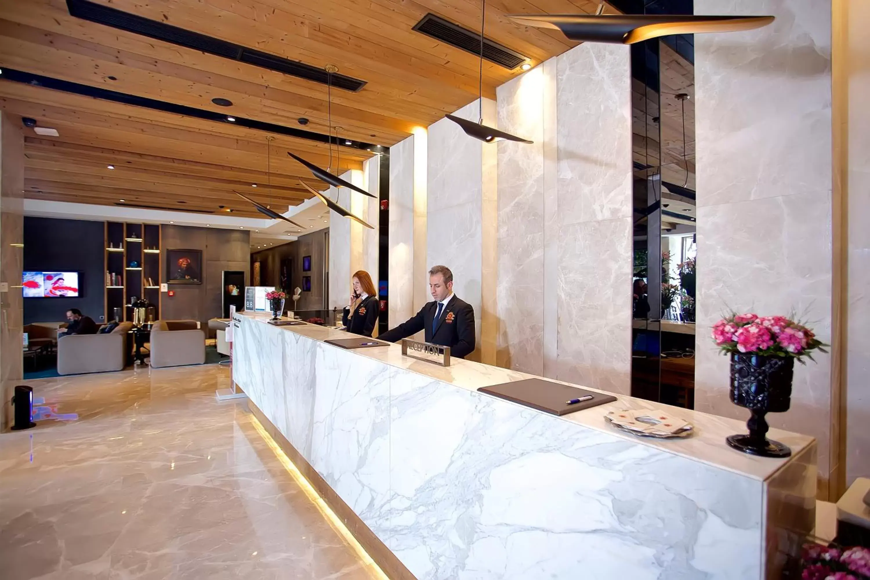 Lobby or reception, Staff in Dosso Dossi Hotels & Spa Downtown