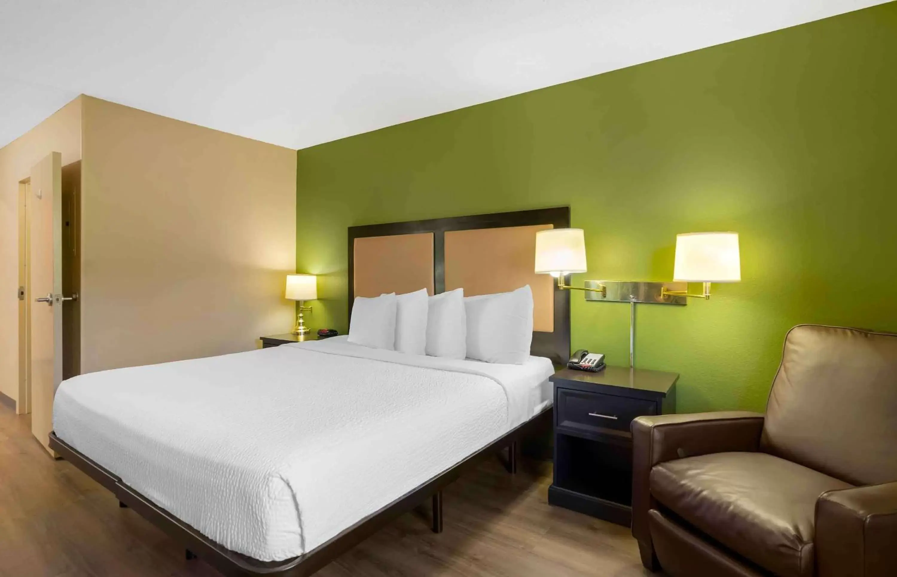 Bedroom, Bed in Extended Stay America Suites - St Petersburg - Clearwater - Executive Dr
