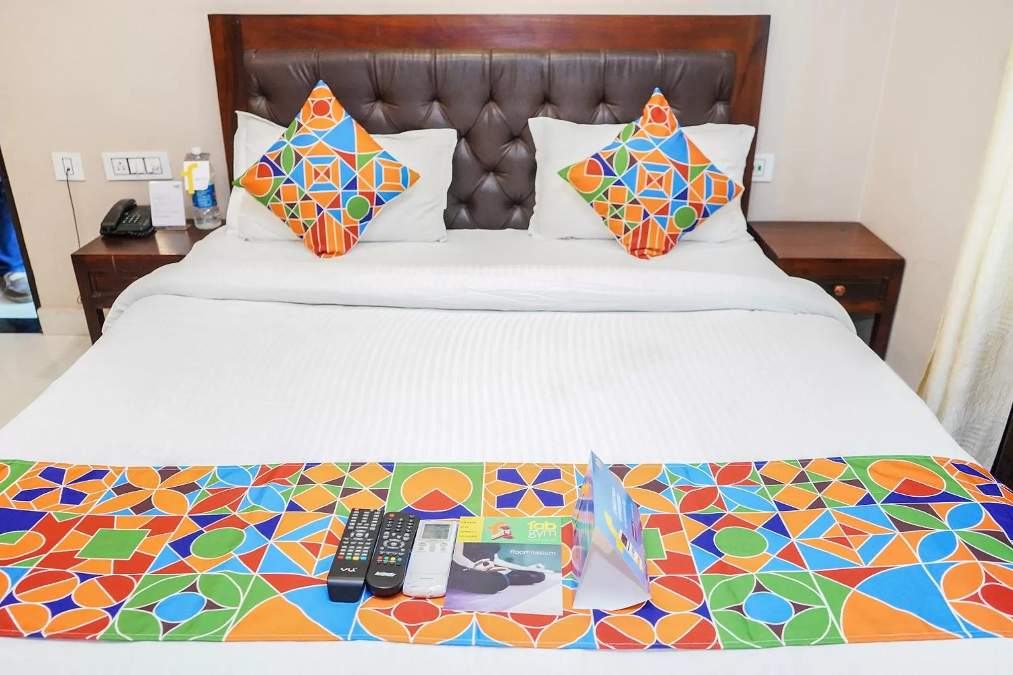 TV and multimedia, Bed in FabExpress Travelers Lodge