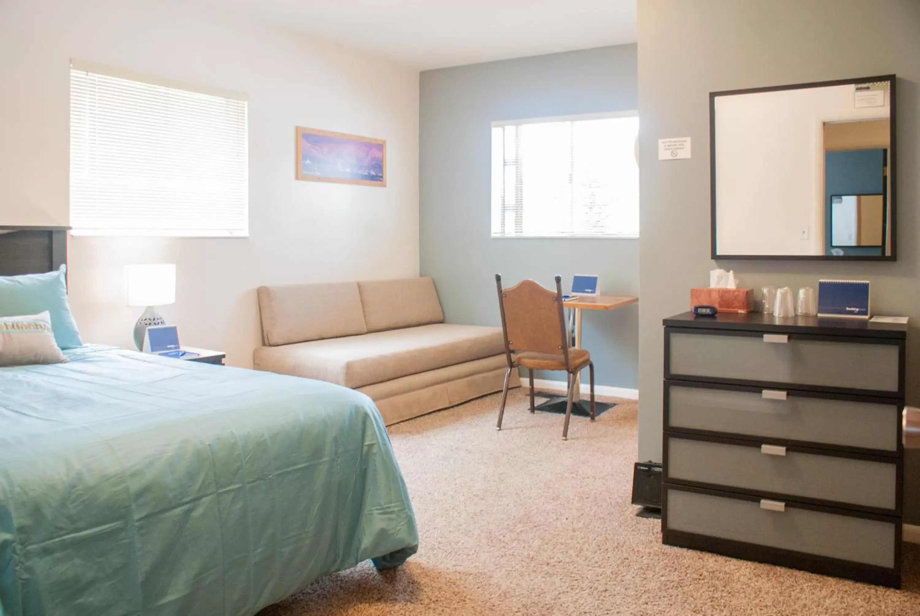 Queen Room in Chateau Apres Lodge Queen Room in Chateau Apres Lodge