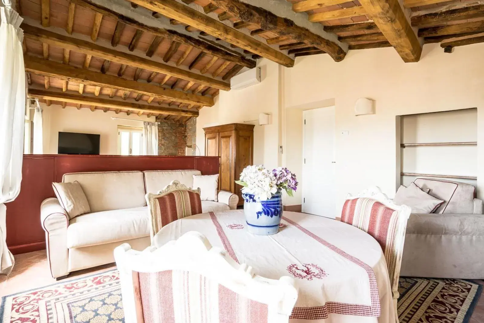 Living room in Hotel Villa Sermolli