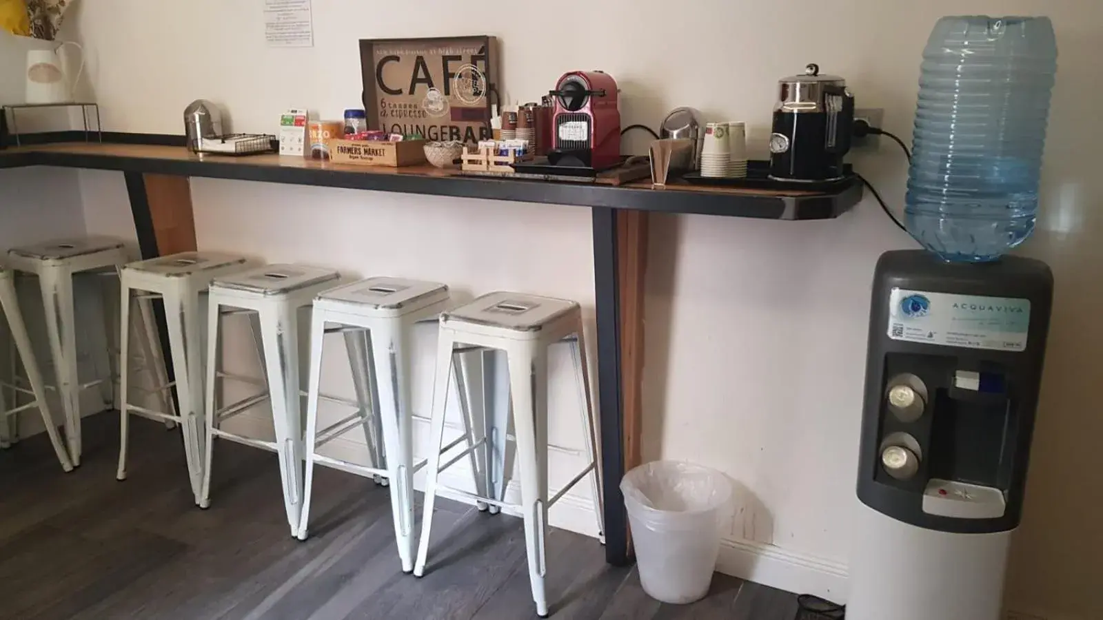 Coffee/tea facilities, Kitchen/Kitchenette in Trevi Contemporary Suite