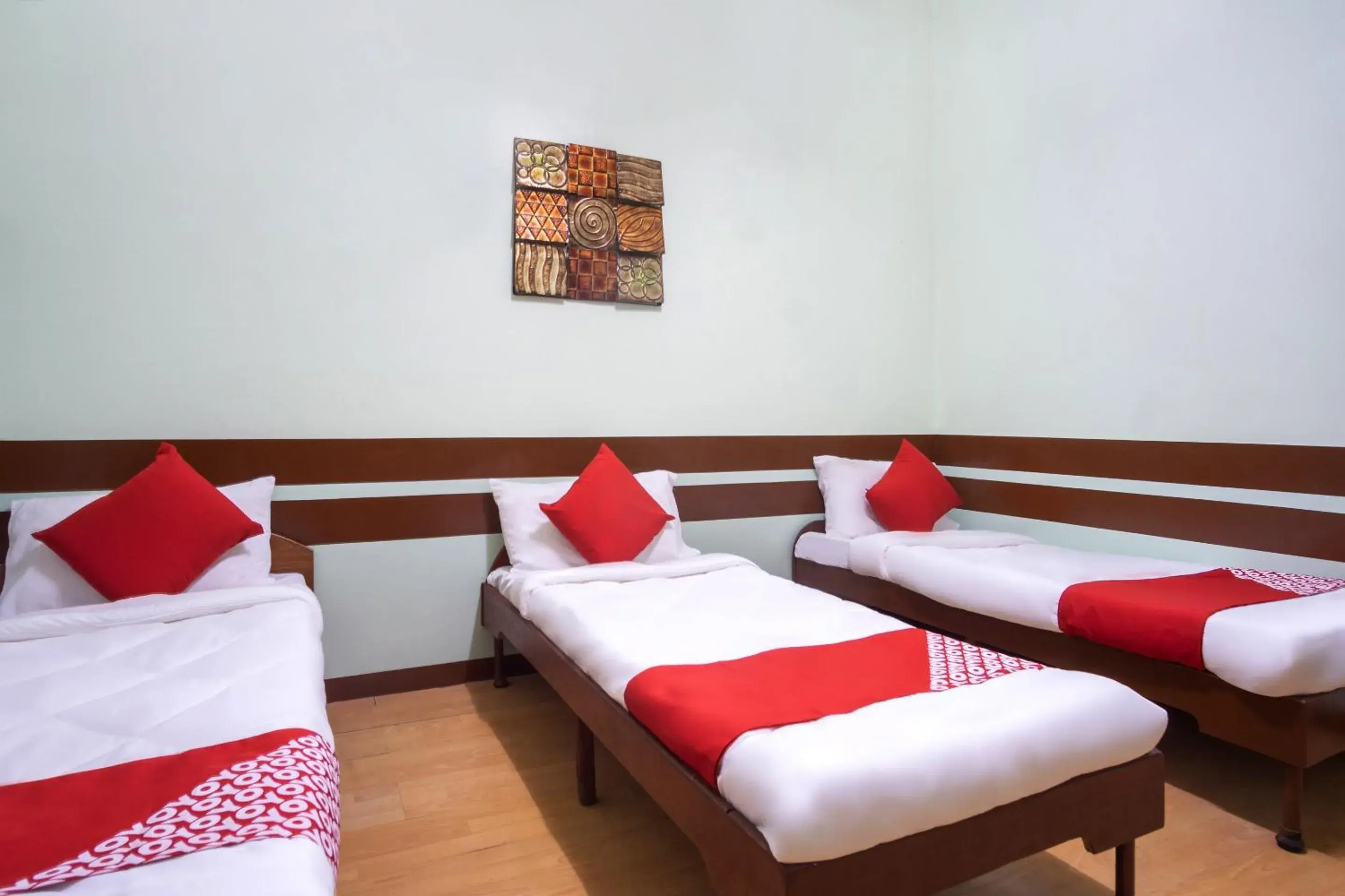 Photo of the whole room, Bed in OYO 166 Maanyag Pension House