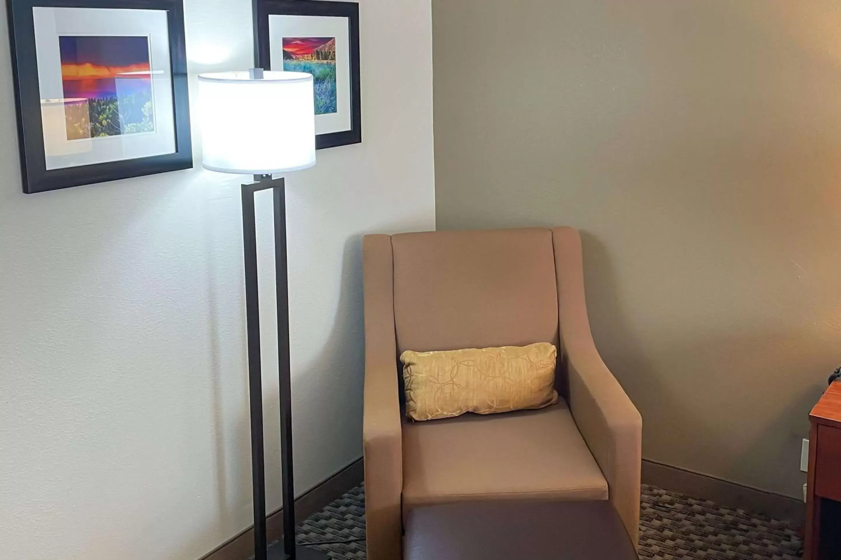 Bedroom, Seating Area in Comfort Inn & Suites Midtown