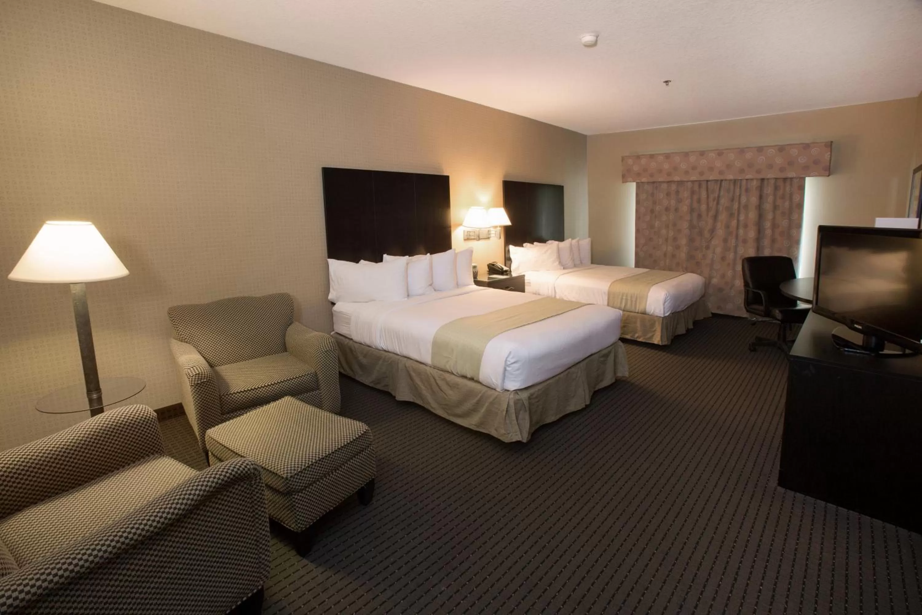 Photo of the whole room, Bed in Holiday Inn St. Paul Northeast - Lake Elmo by IHG