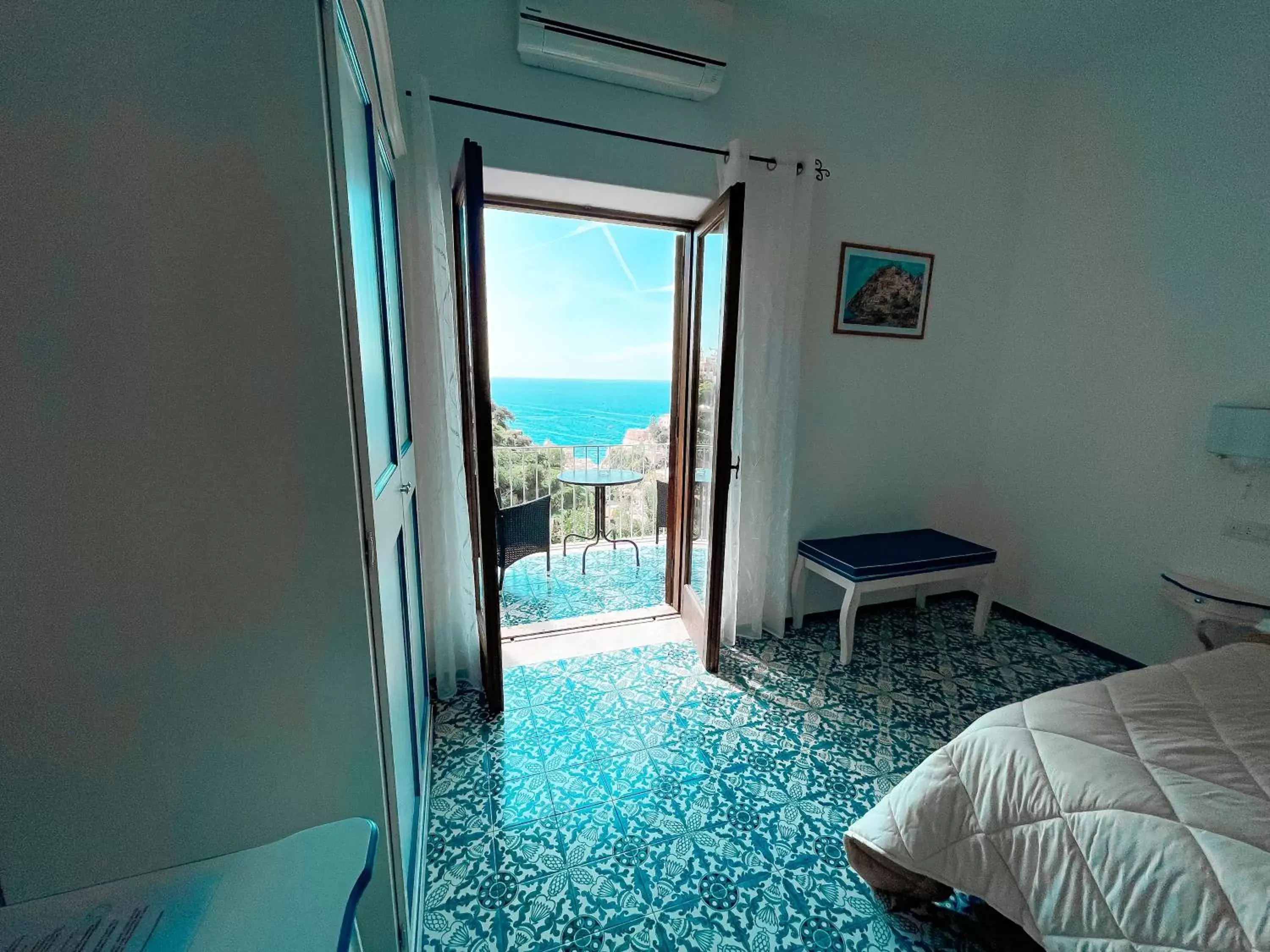 Photo of the whole room, Sea View in Il Canneto