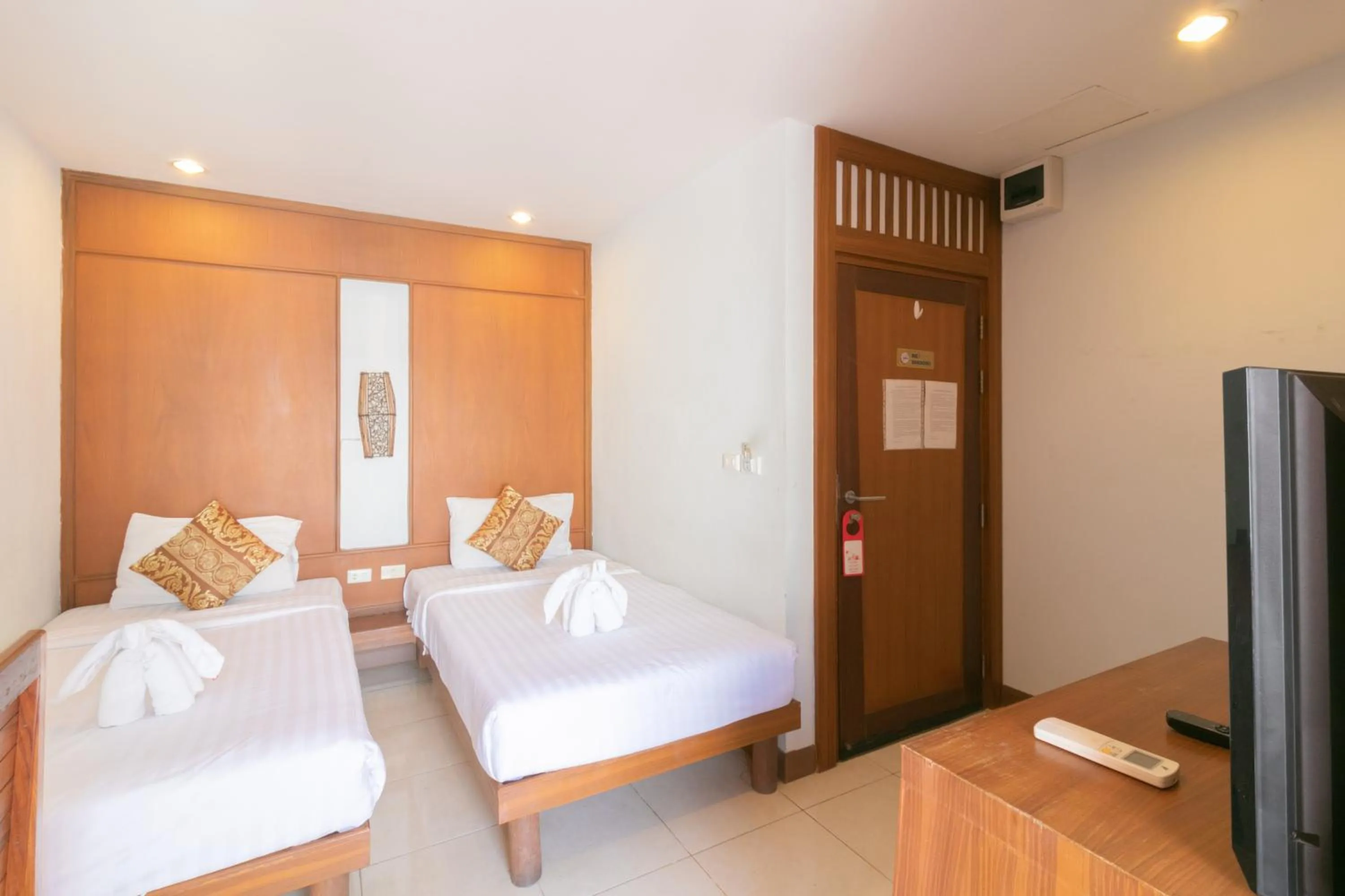 Bed in Lotus Hotel Patong