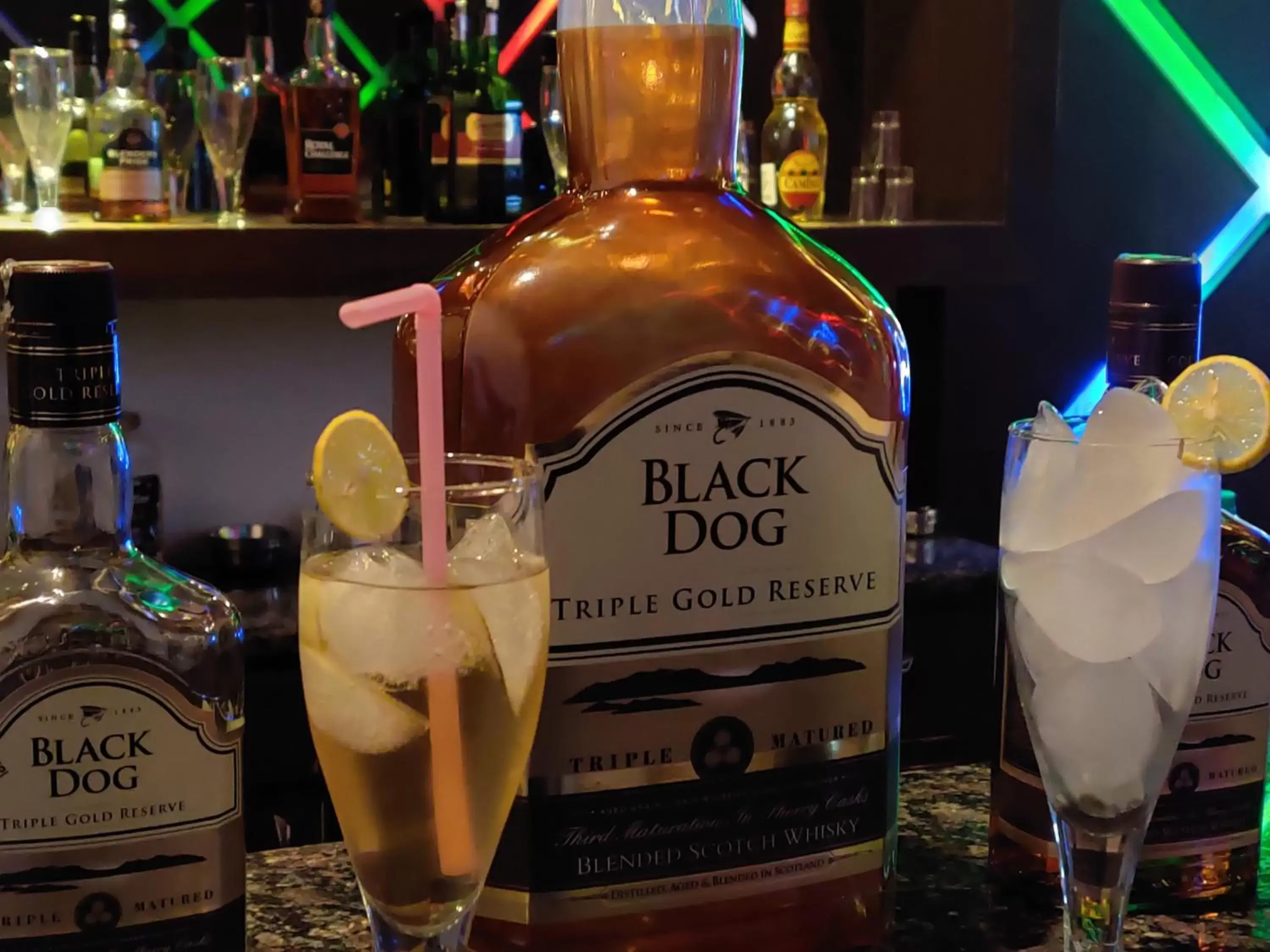 Lounge or bar in Hotel Suktara International Lounge or bar in Hotel Suktara International