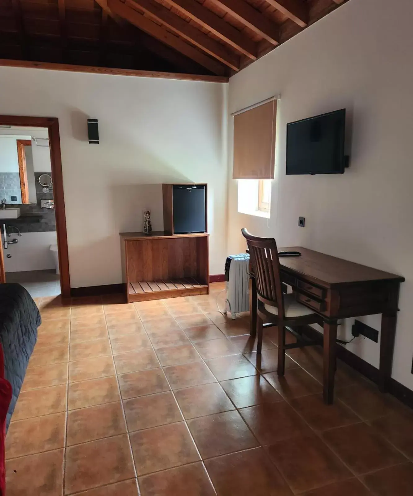 Photo of the whole room, TV/Entertainment Center in Hotel Rural Casablanca