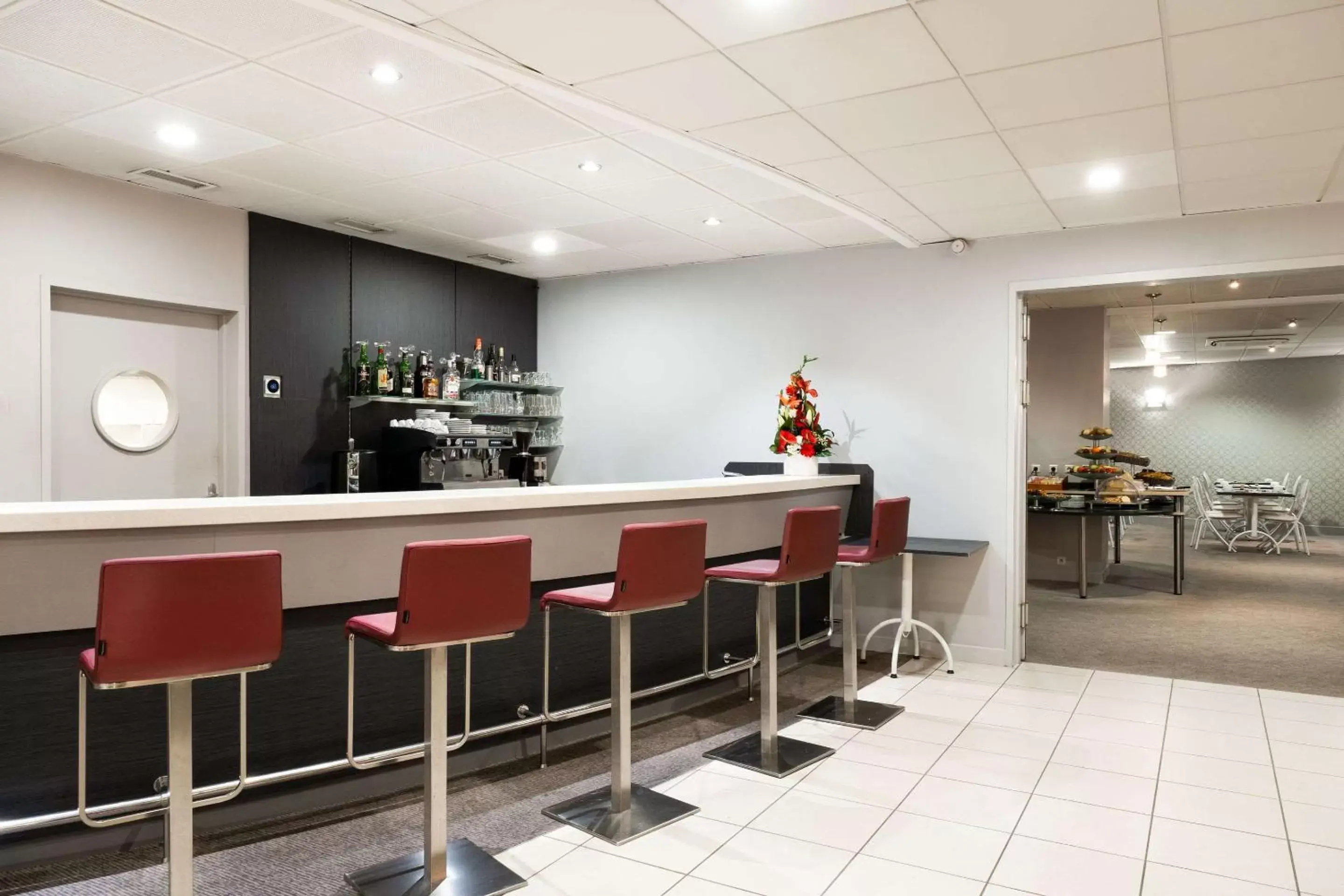 Lounge or bar in Quality Hotel Pau Centre Bosquet Lounge or bar in Quality Hotel Pau Centre Bosquet