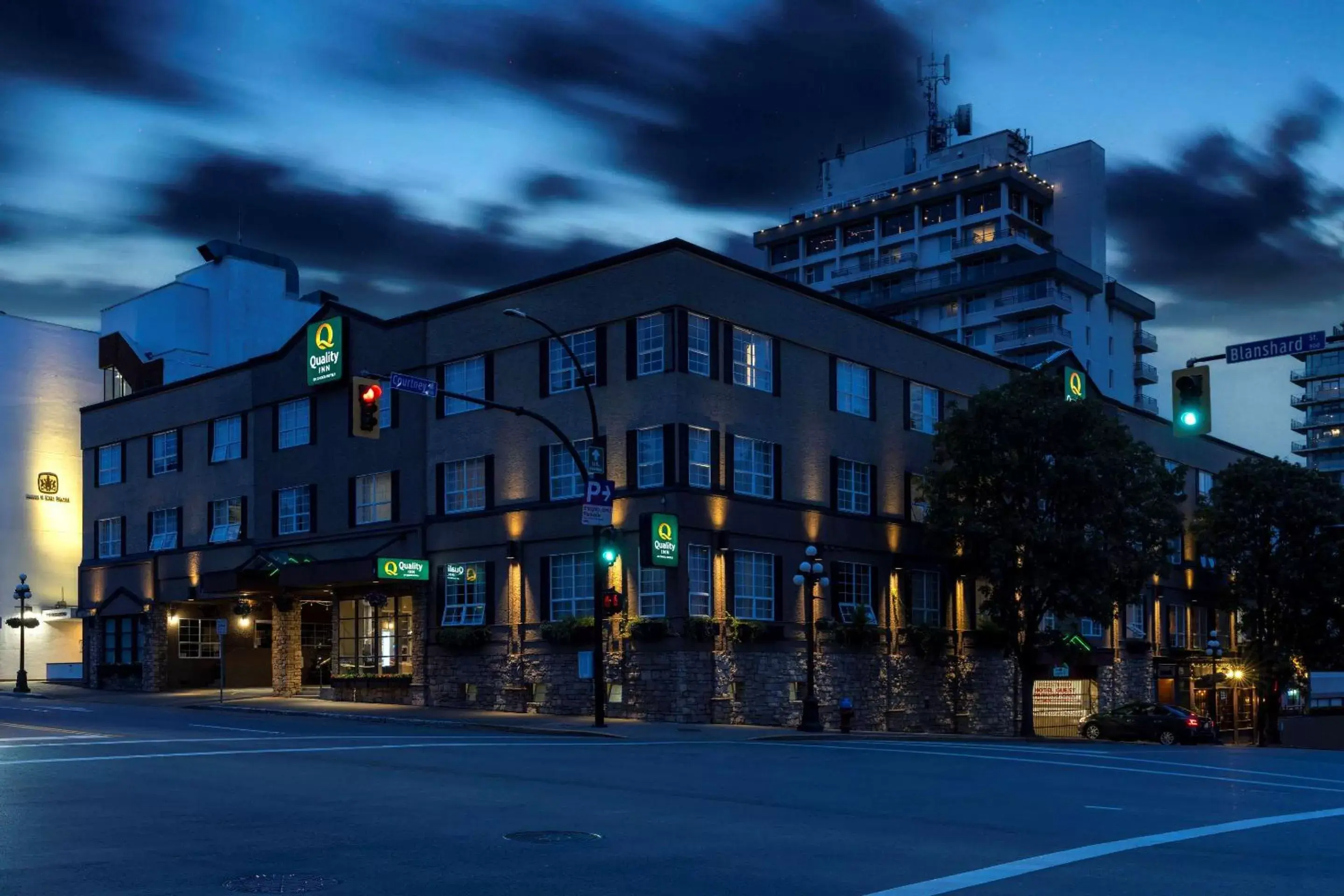 Property Building in Quality Inn Downtown Inner Harbour