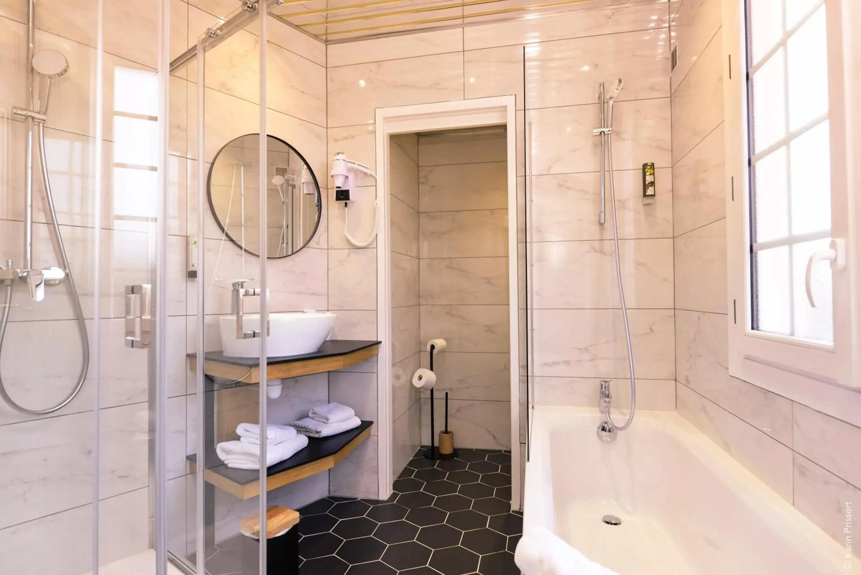 Bathroom in Logis Hostellerie Saint Pierre