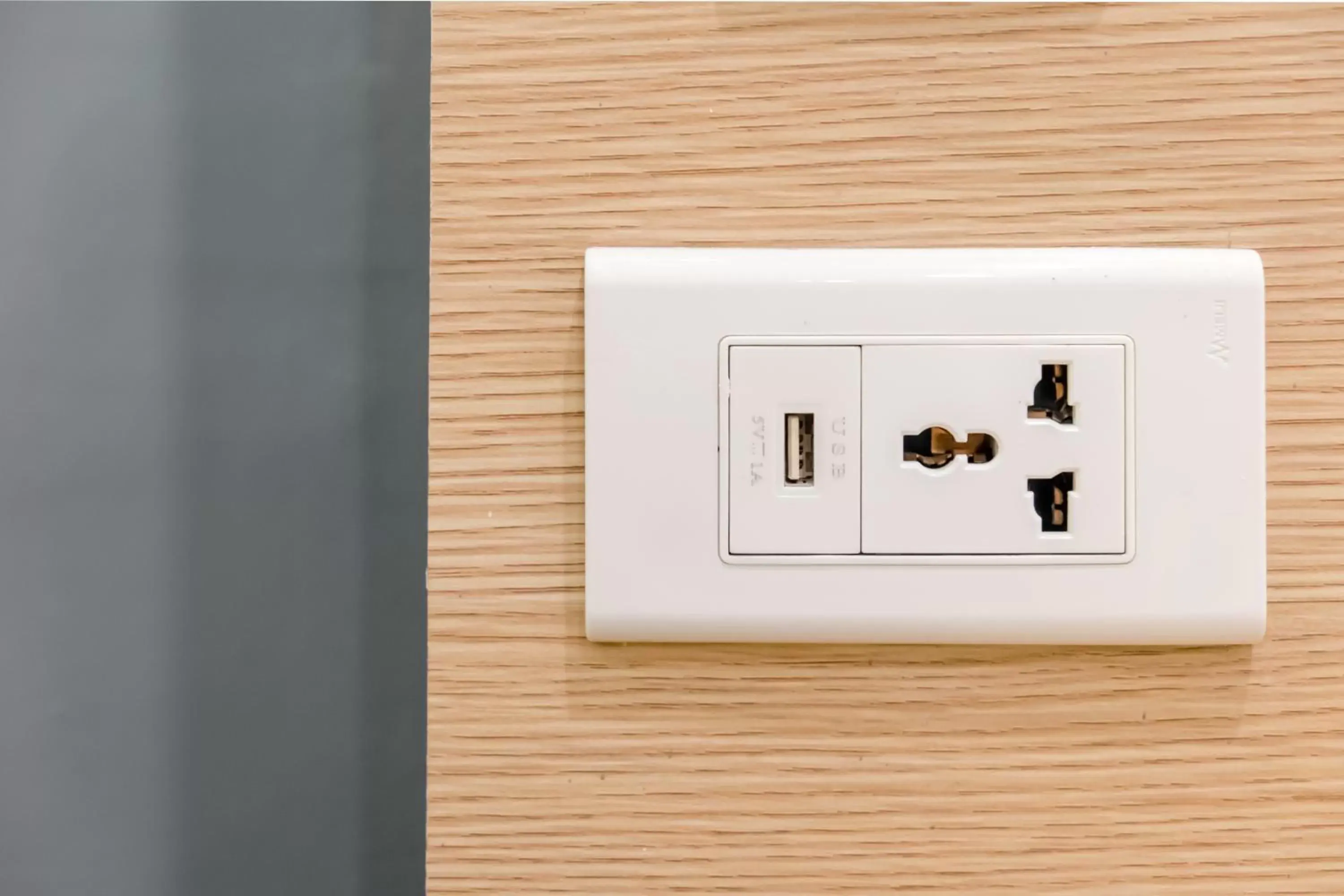 Property building in Bridge Hotel Property building in Bridge Hotel