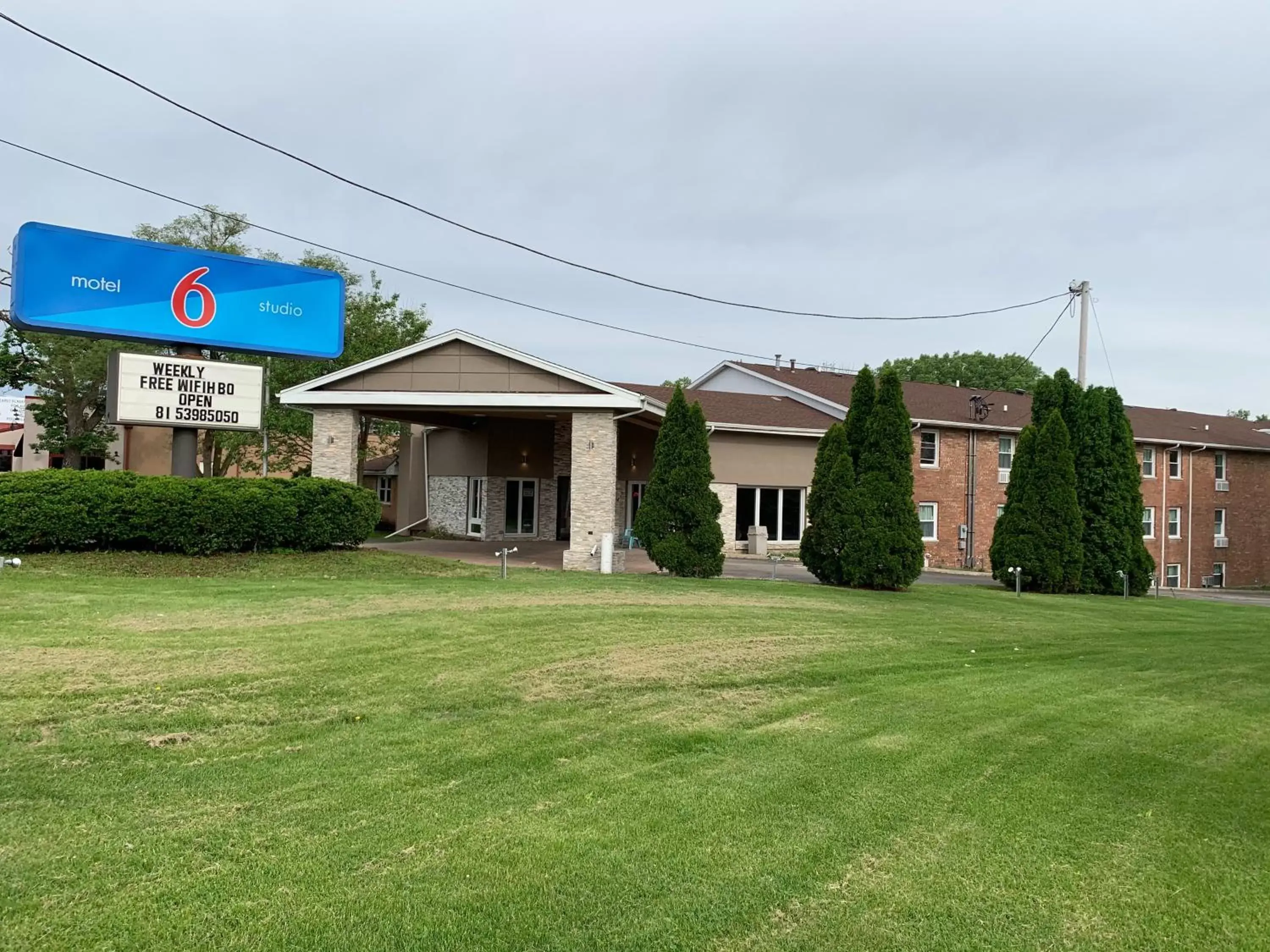 Garden view in Studio 6 Rockford Garden view in Studio 6 Rockford