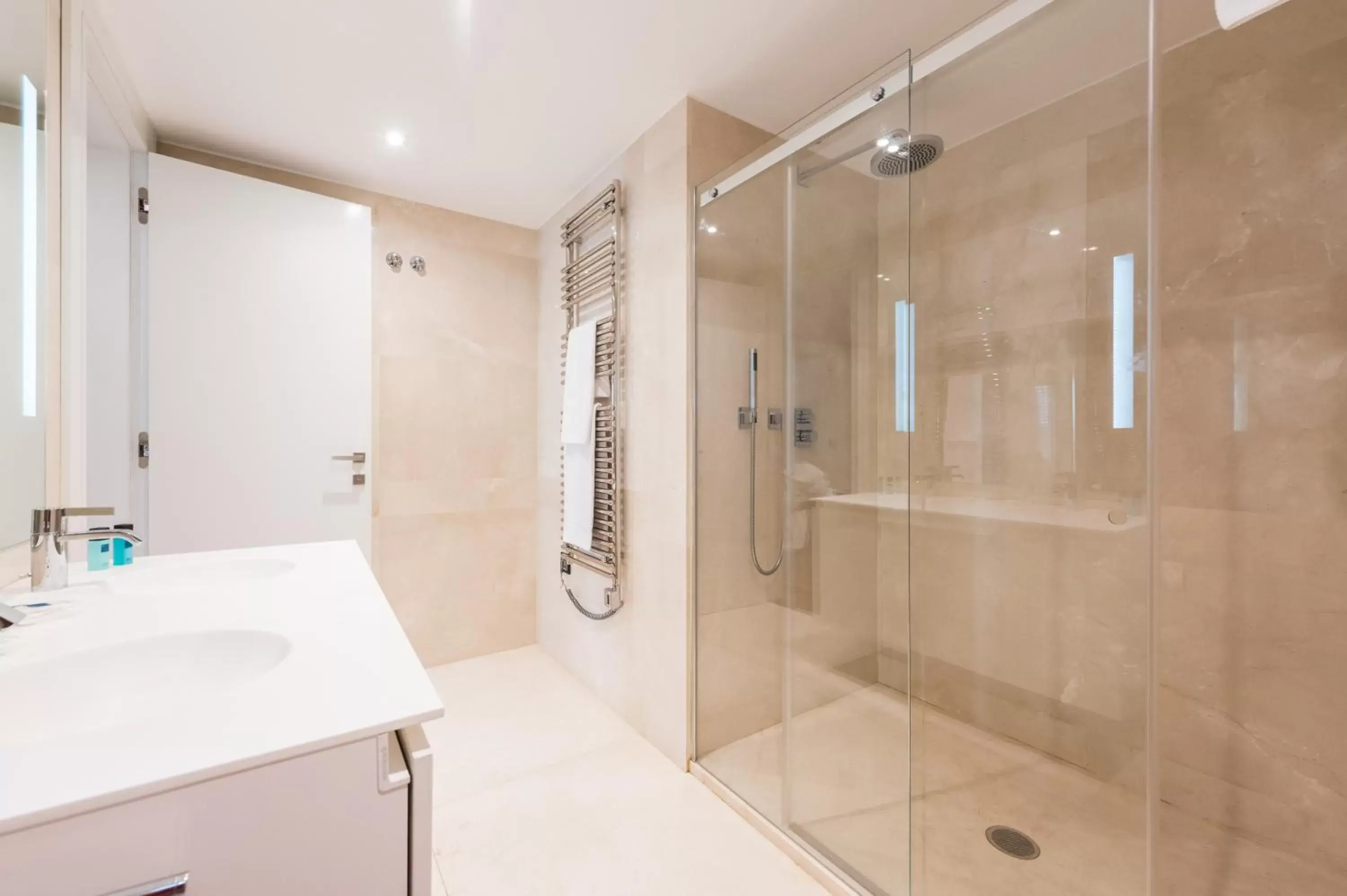 Toilet in Gran View Apartments Toilet in Gran View Apartments