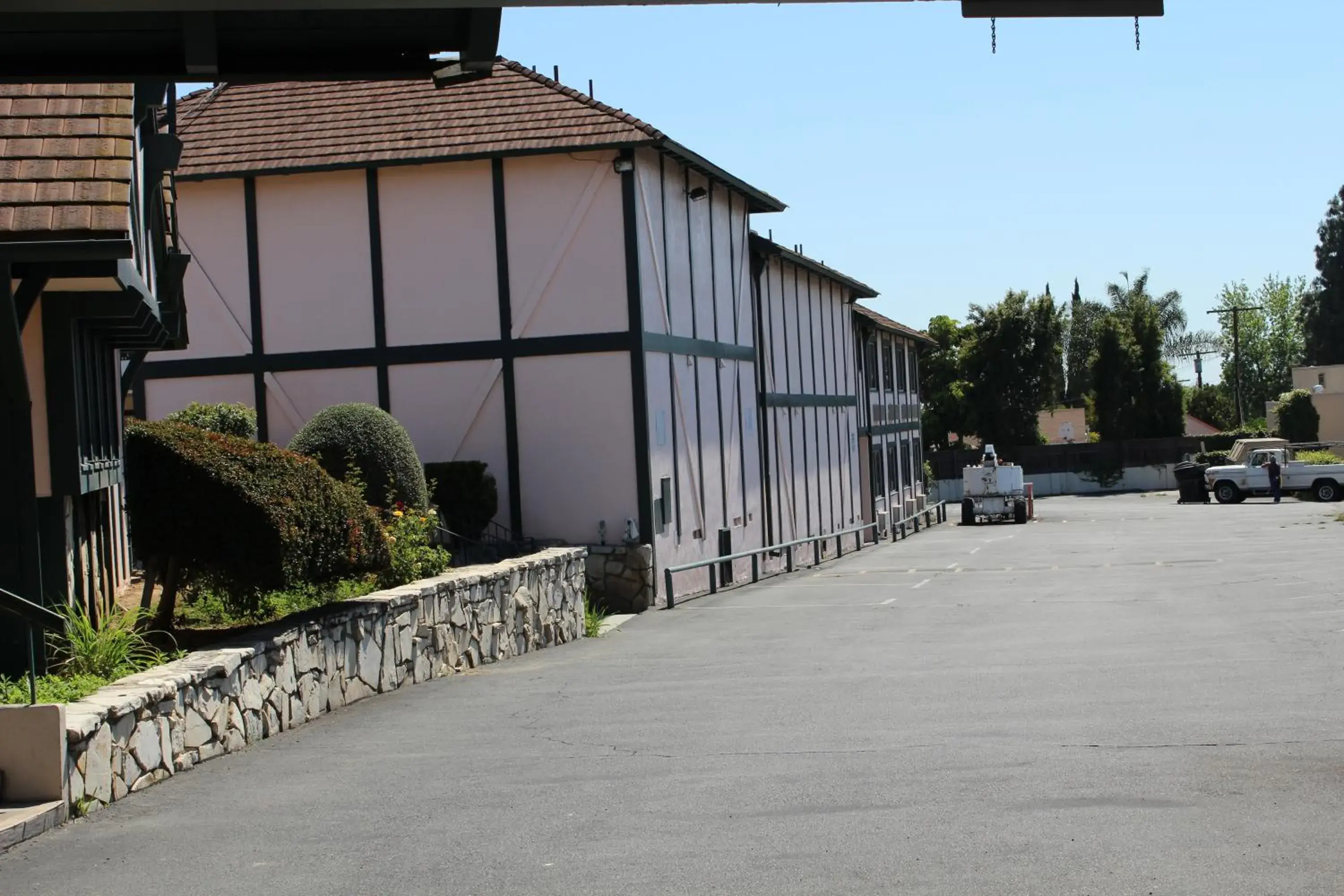 Property building in Best Whittier Inn Property building in Best Whittier Inn