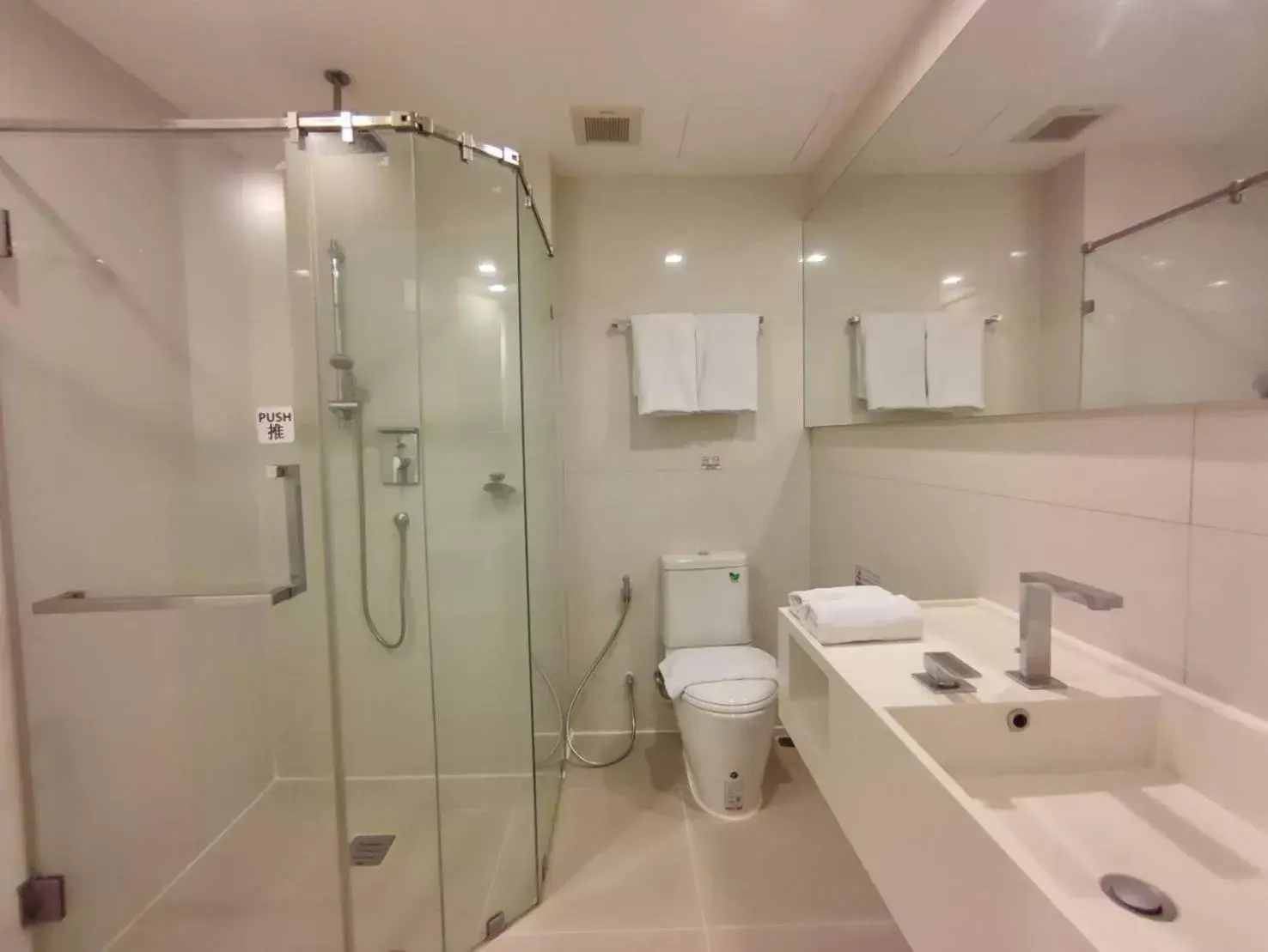 Bathroom in Marvin Suites Hotel