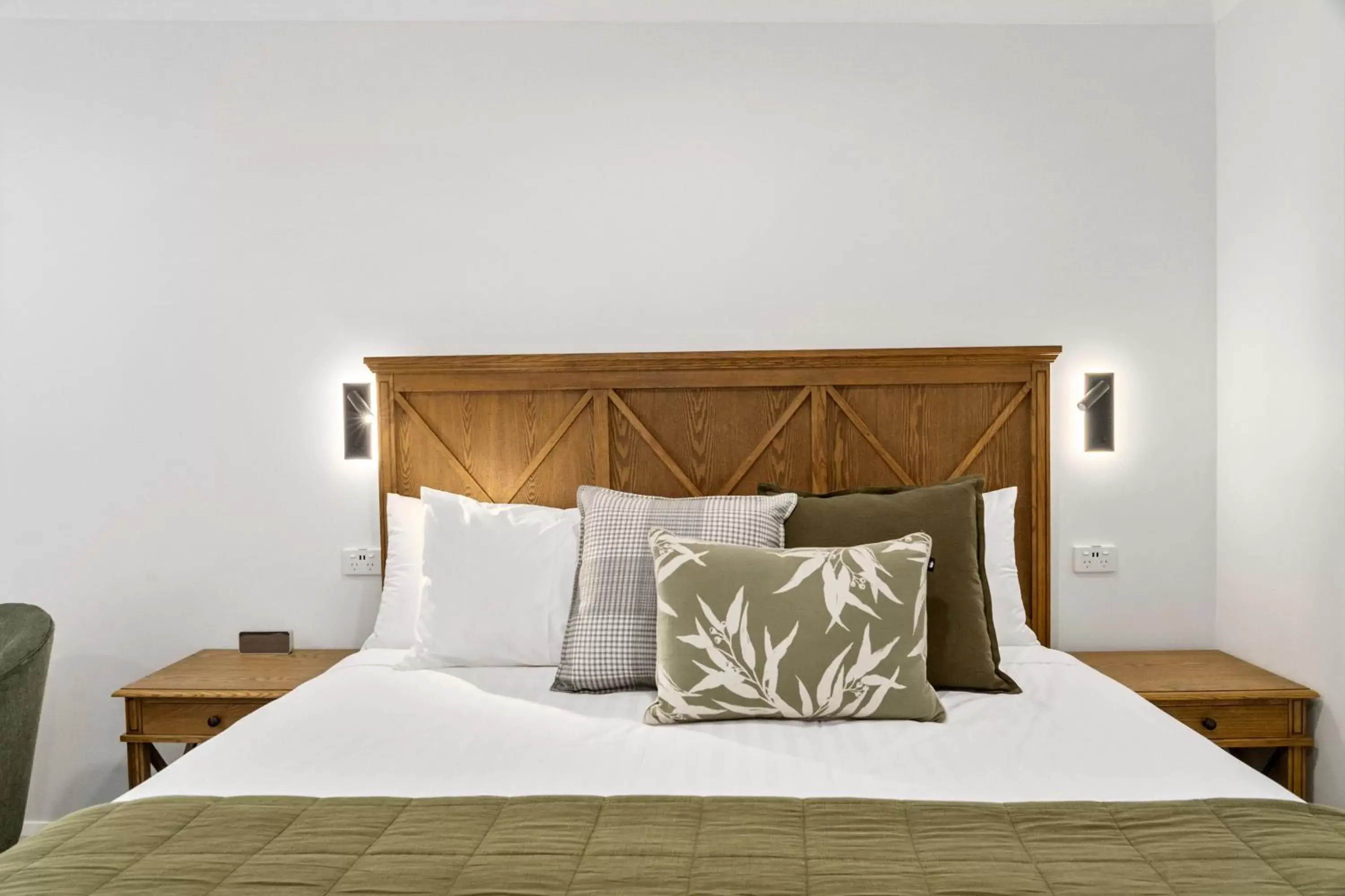 Bed in Beechworth Motor Inn