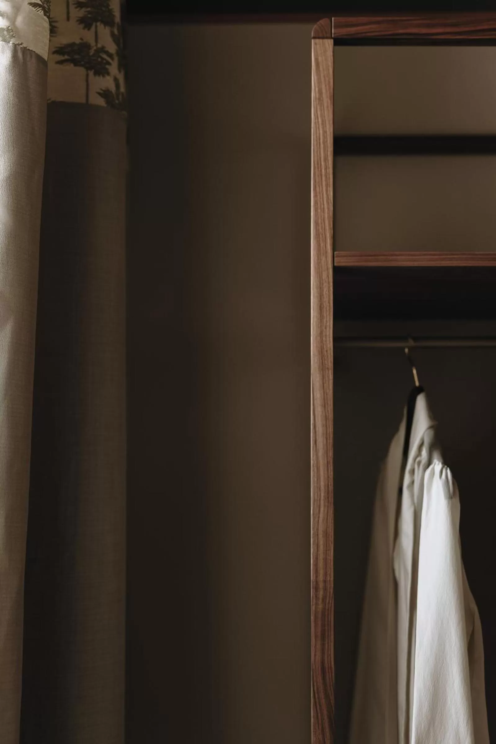 wardrobe in Parkhotel Mondschein, a Member of Design Hotels