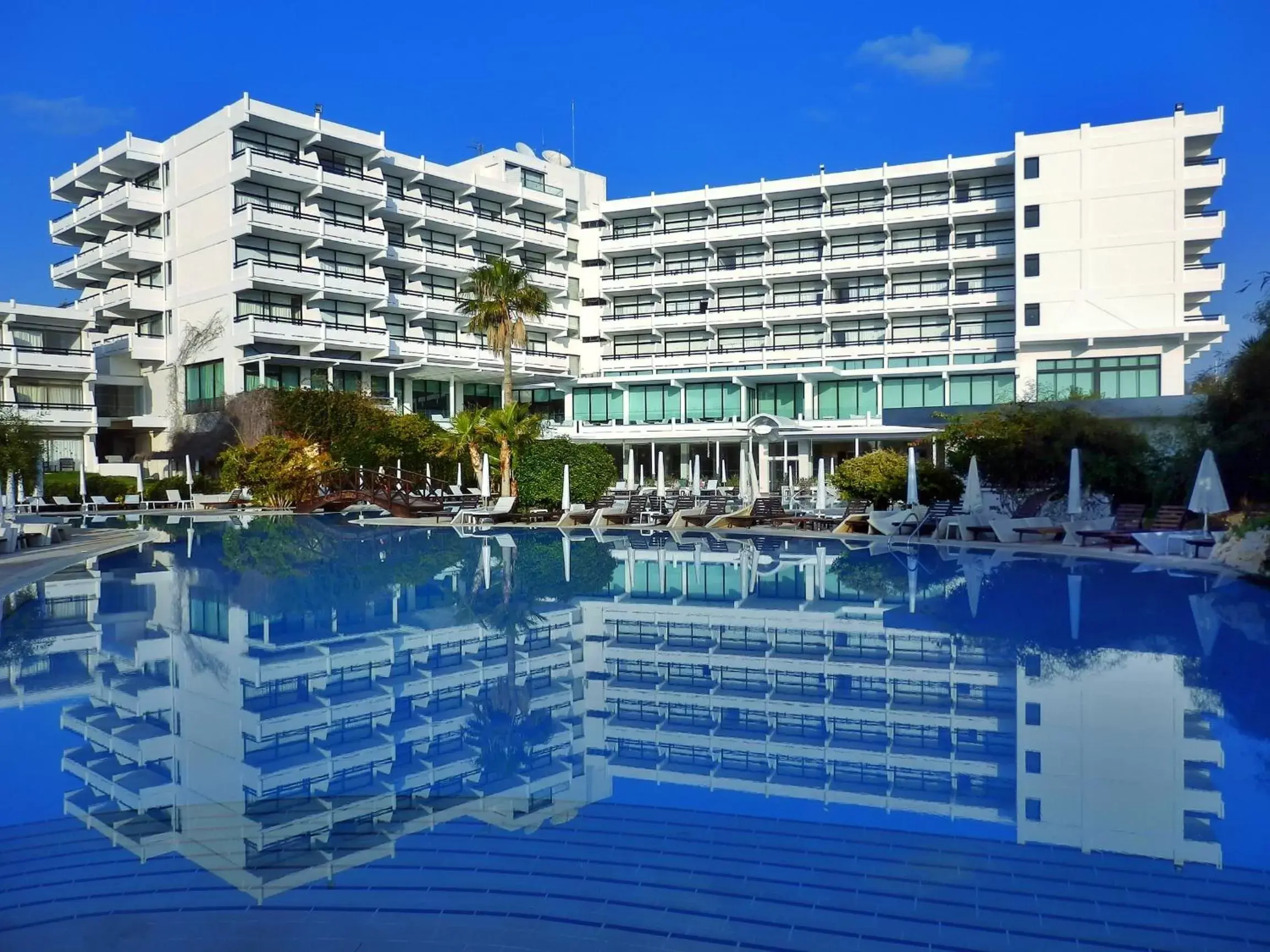 Property building, Swimming Pool in Grecian Bay