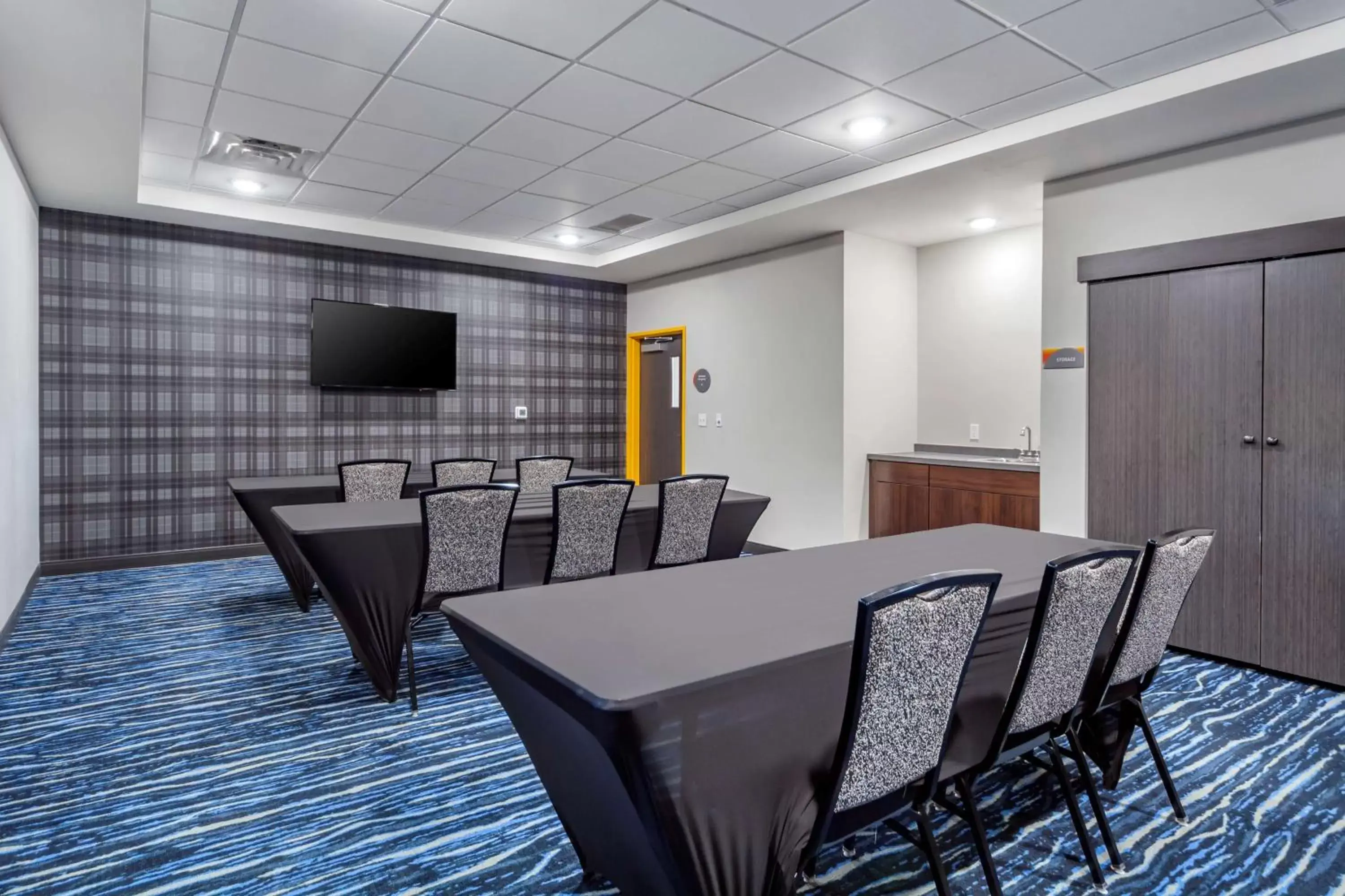 Meeting/conference room in GLō Best Western Dawley Farms In Sioux Falls