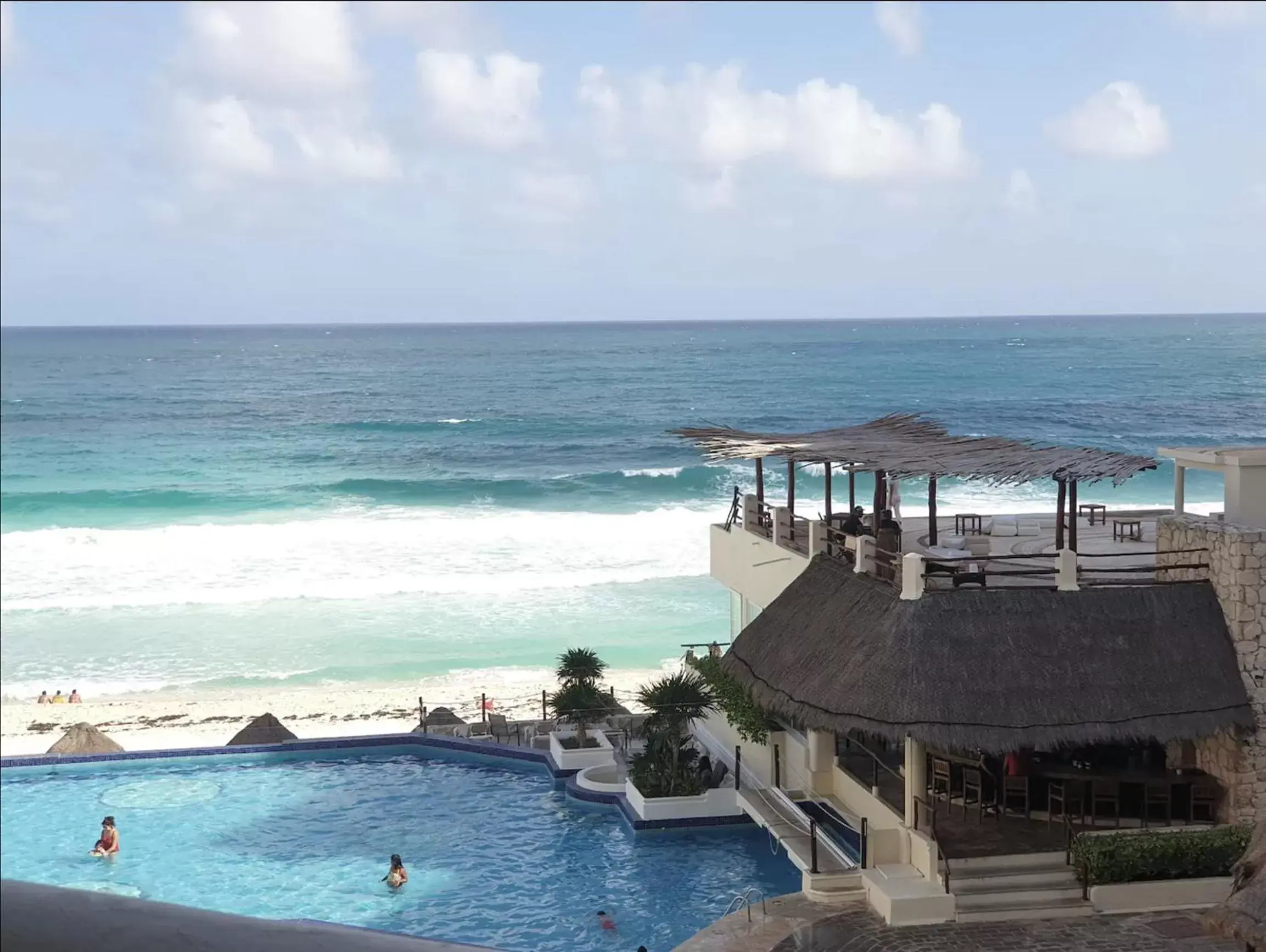 Swimming Pool in Cancun Beach&Sunrise
