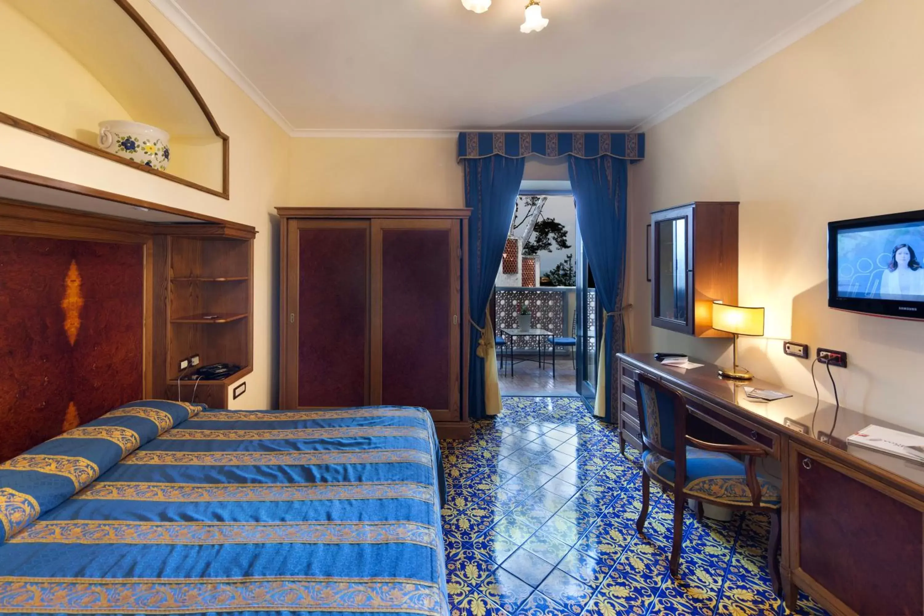 Photo of the whole room, Bed in Hotel La Tonnarella