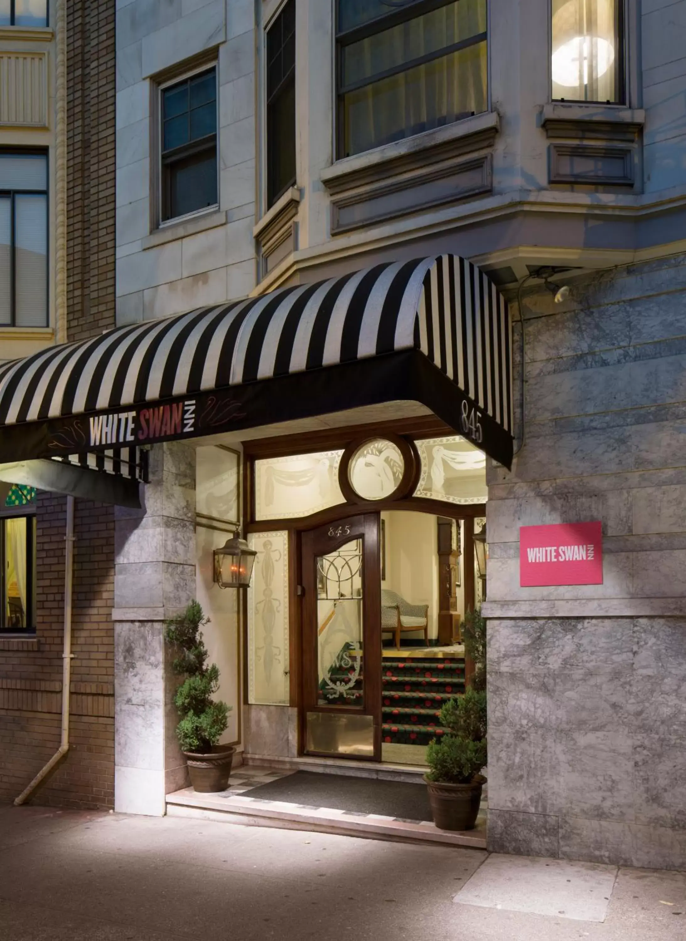 Facade/entrance in White Swan Inn Facade/entrance in White Swan Inn