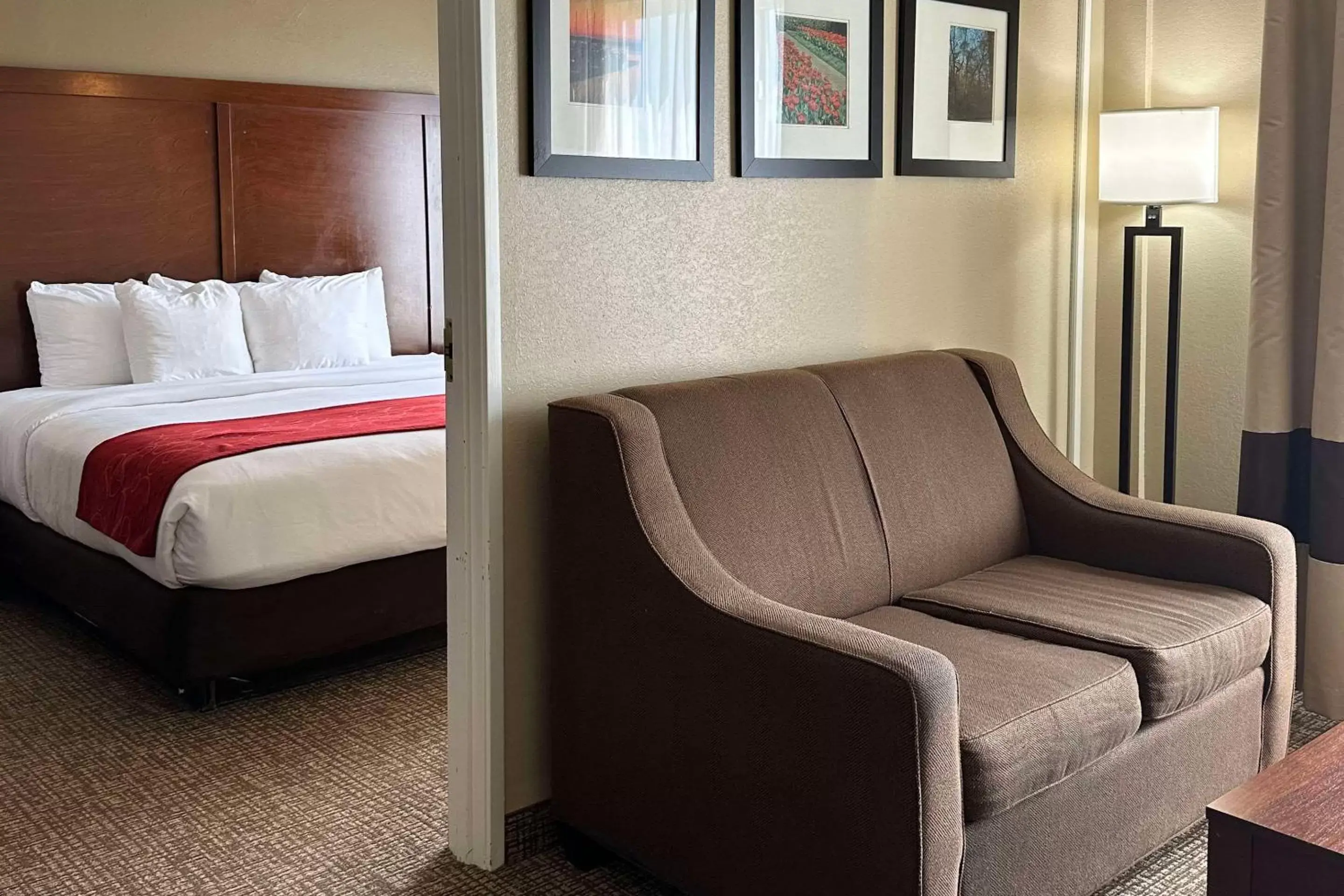 Bedroom in Comfort Suites Airport Charlotte