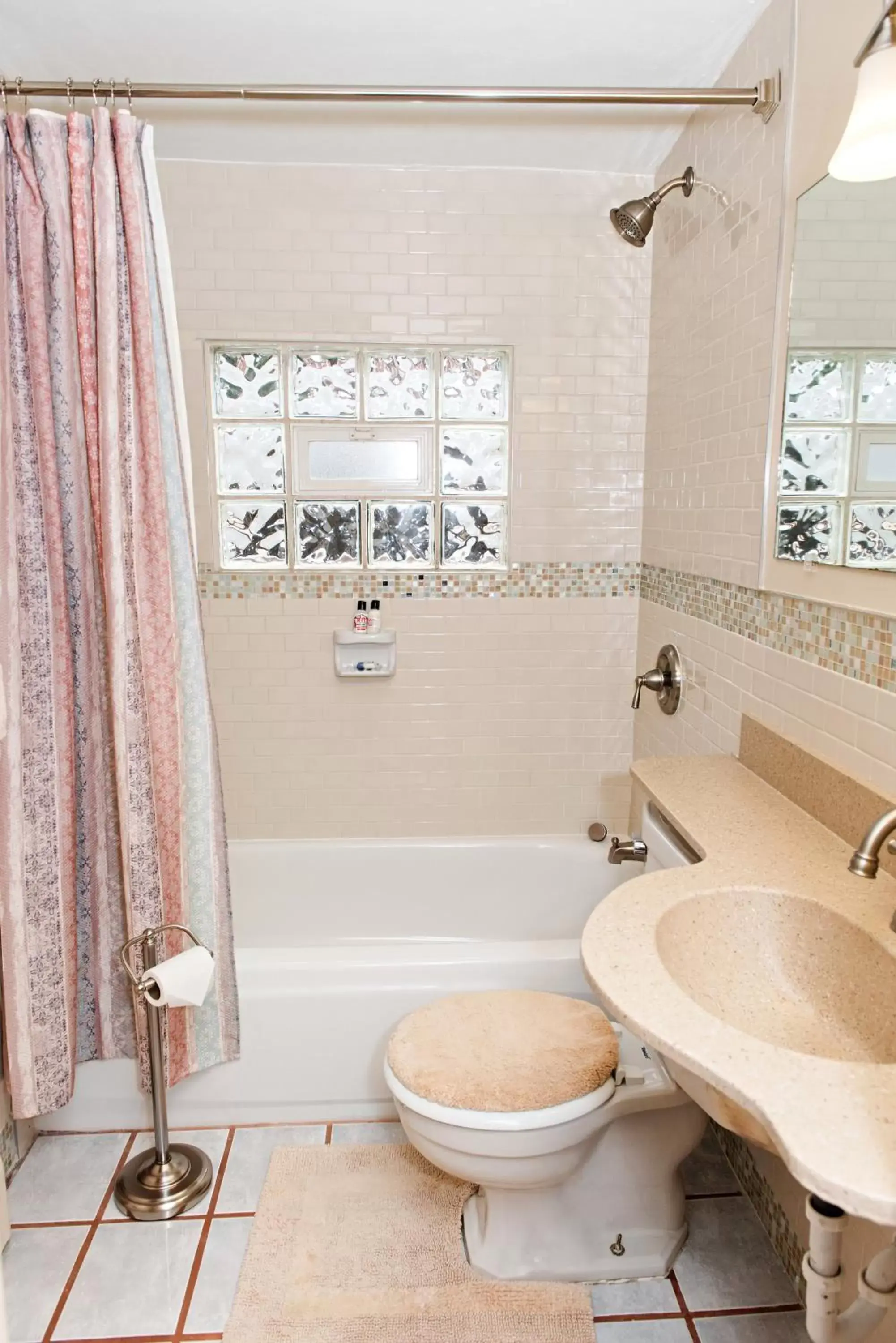 Bathroom in Red Wing Motel