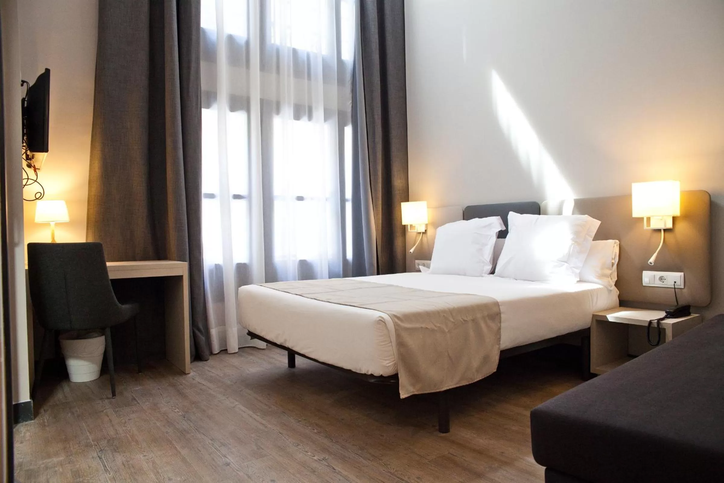 TV and multimedia, Bed in May Ramblas Hotel