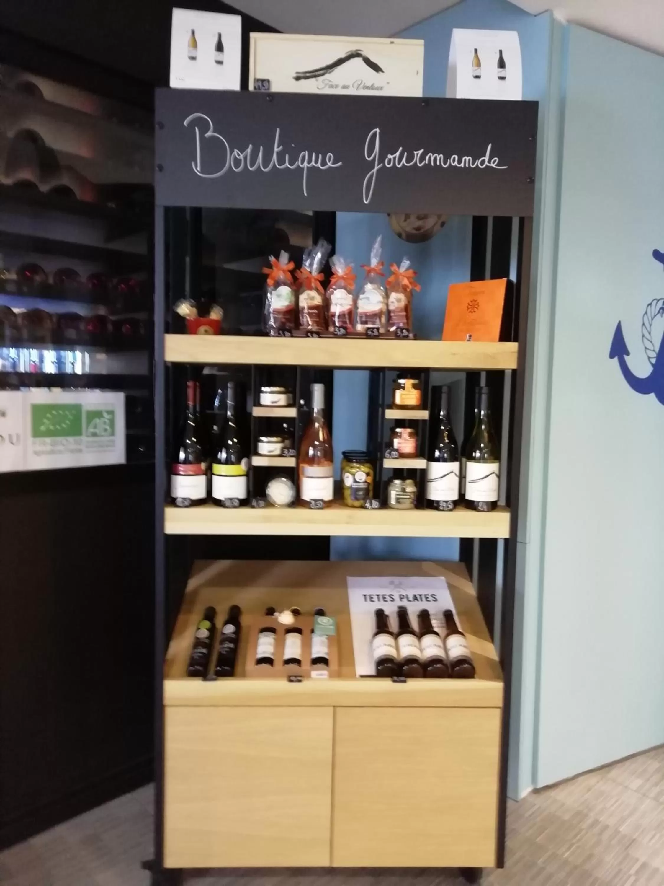 On-site shops in Hotel ibis Narbonne