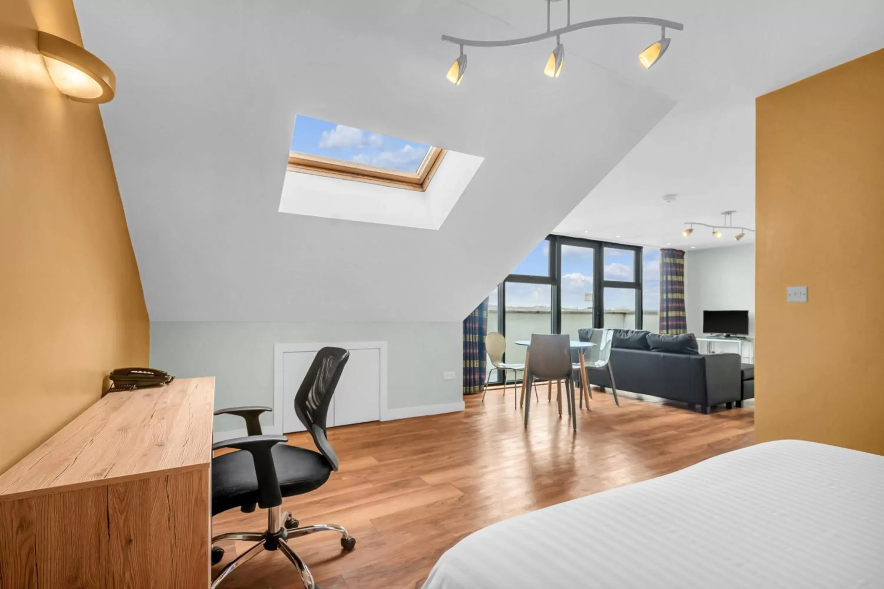 Living room, Bed in Roomzzz Leeds Headingley Living room, Bed in Roomzzz Leeds Headingley