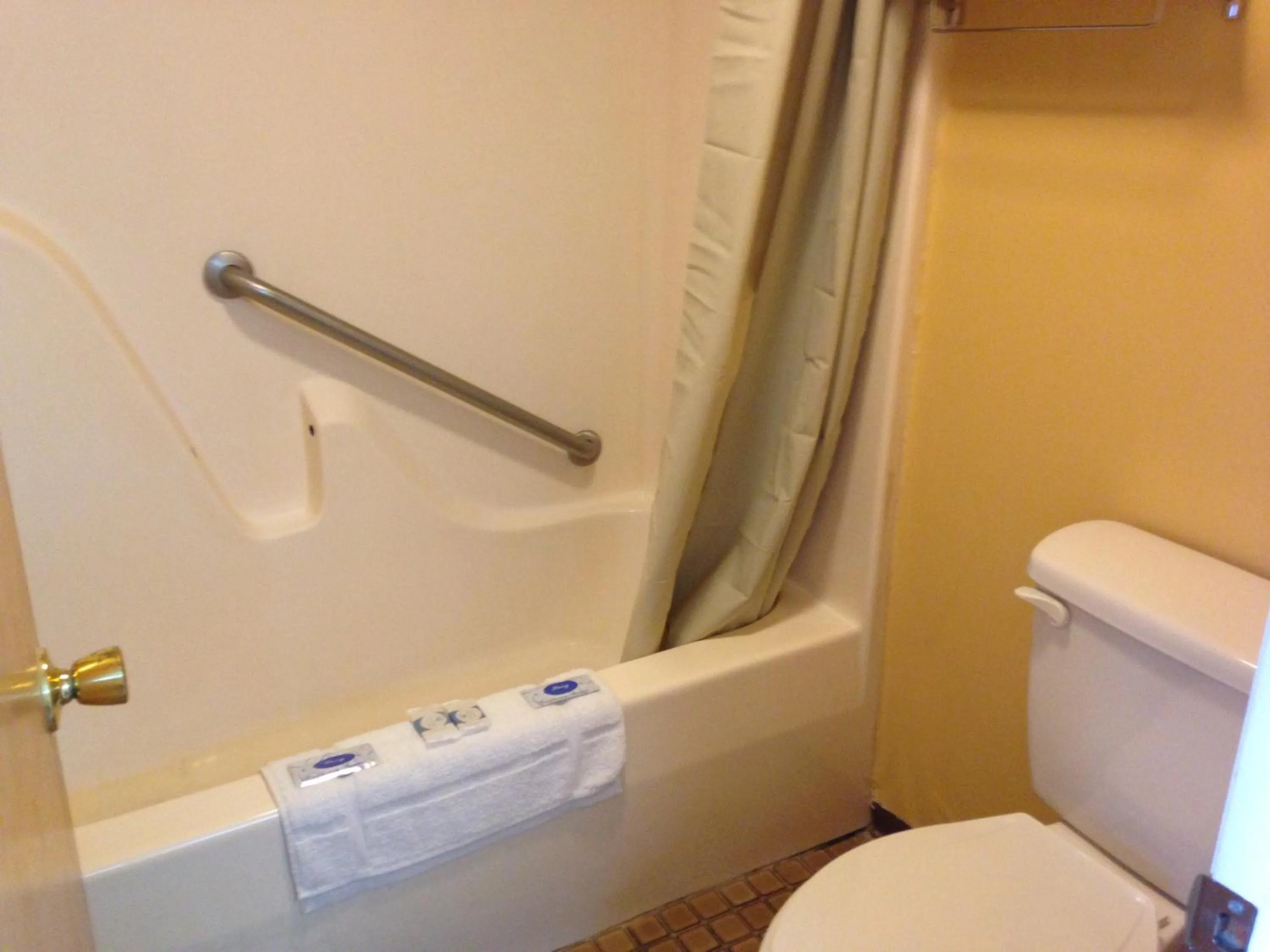 Standard Double Room with Two Double Beds in Forest Hill Inn Hazleton