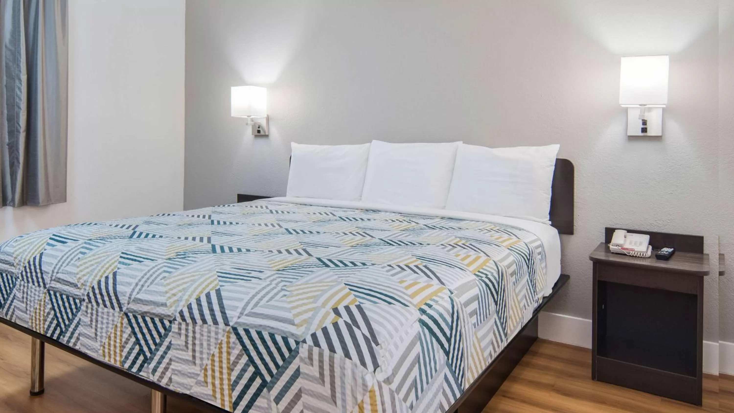 Photo of the whole room, Bed in Motel 6-Addison, TX - Dallas