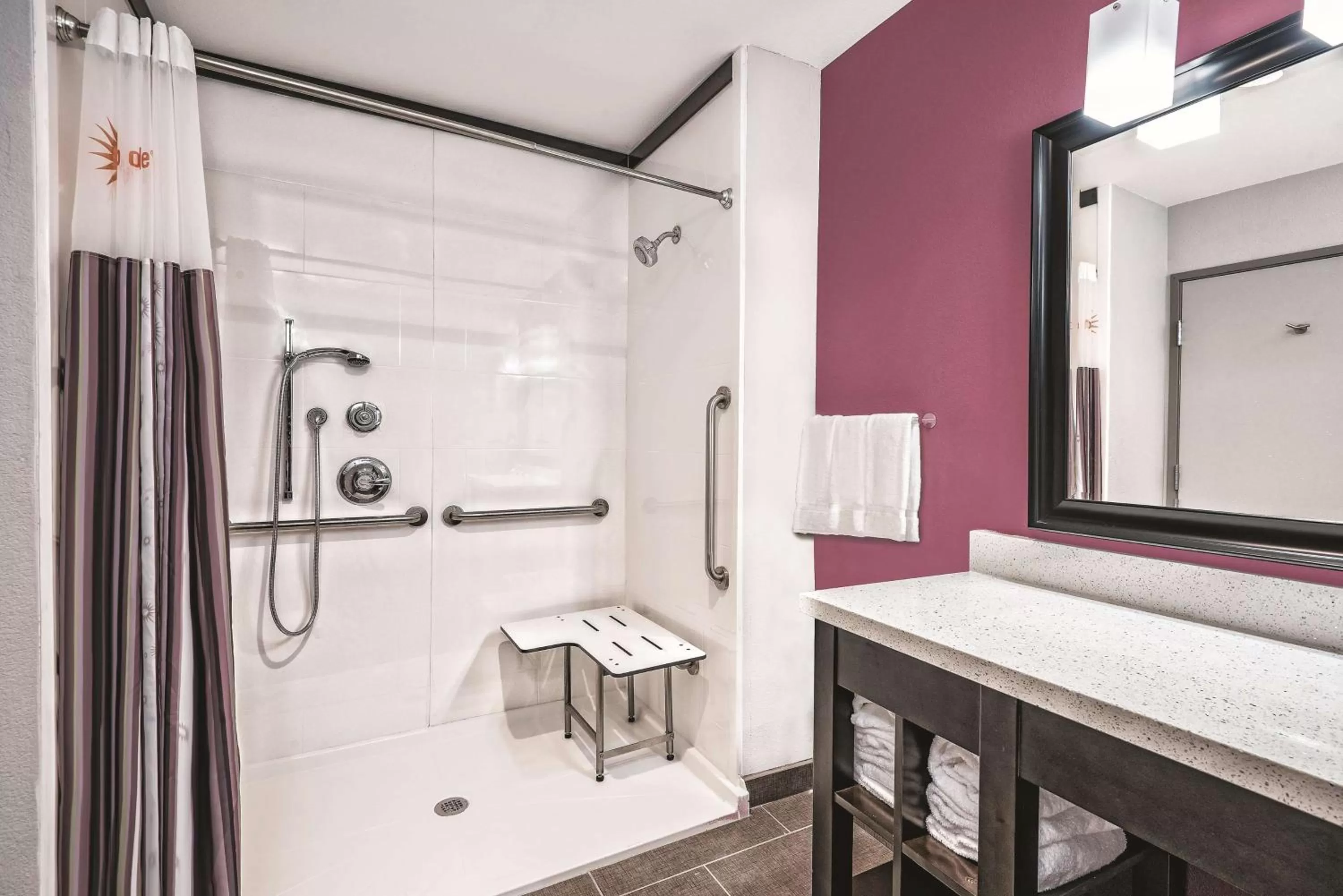 Photo of the whole room in La Quinta by Wyndham Dallas Grand Prairie North