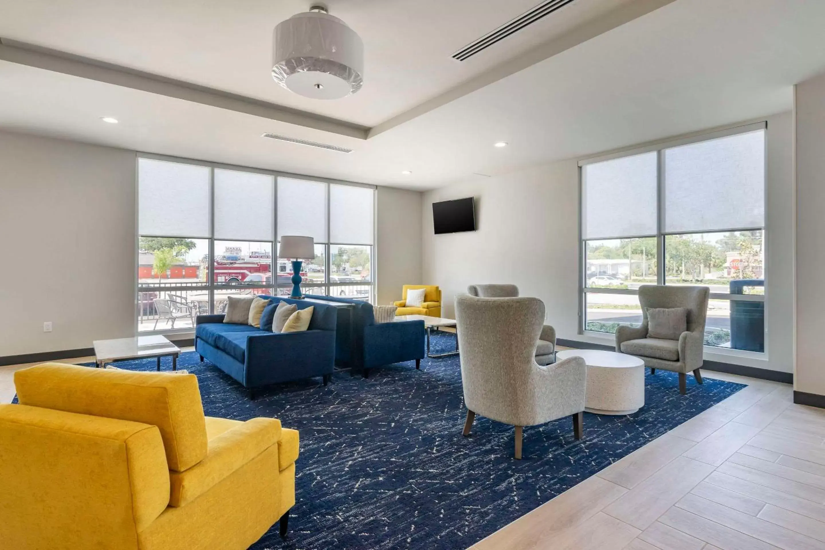 Lobby or reception, Lounge/Bar in Comfort Inn & Suites New Port Richey Downtown District